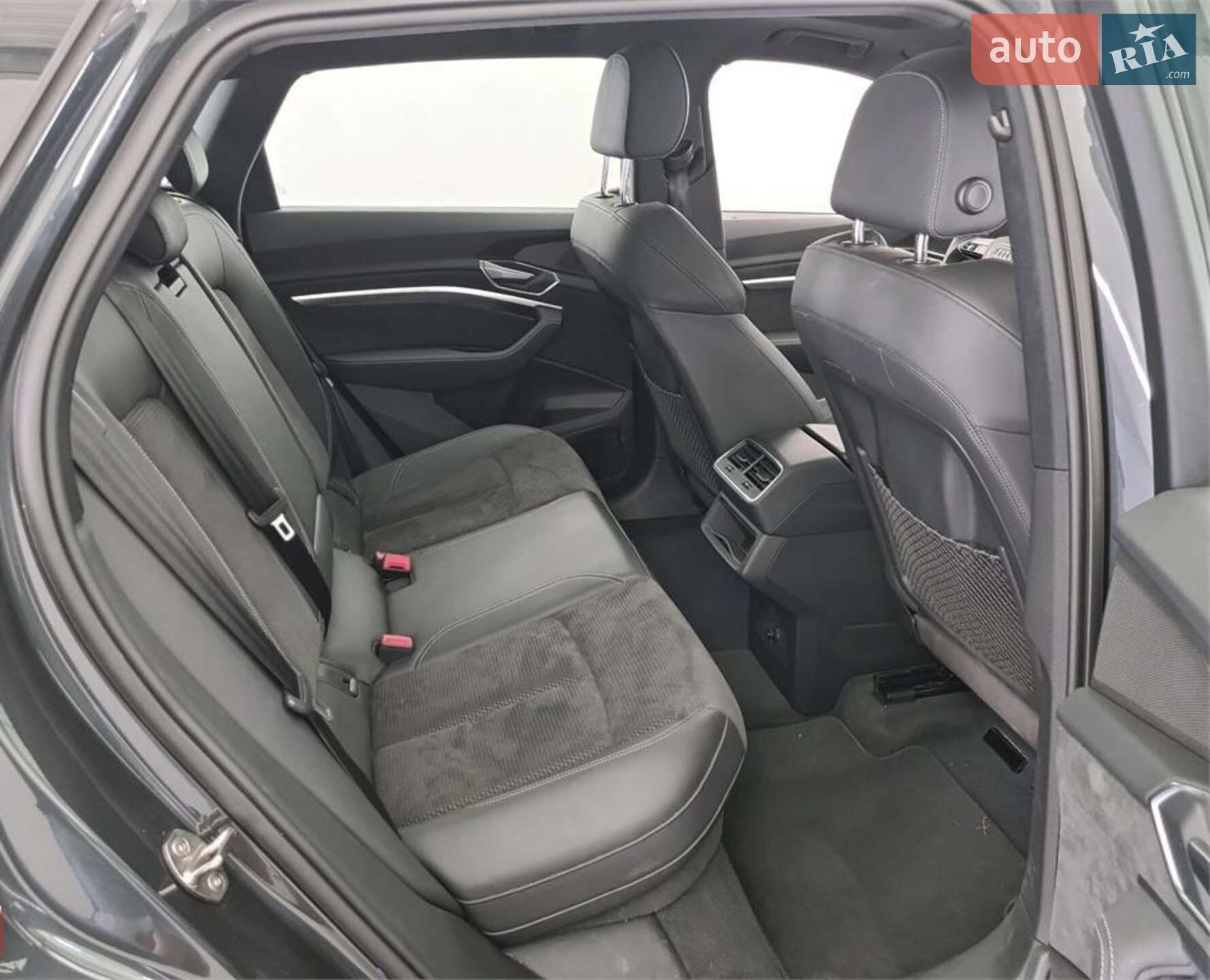 Audi e-tron 2020 VIN WAUZZZGE4LB028201 фото оголошення 32 з 38
