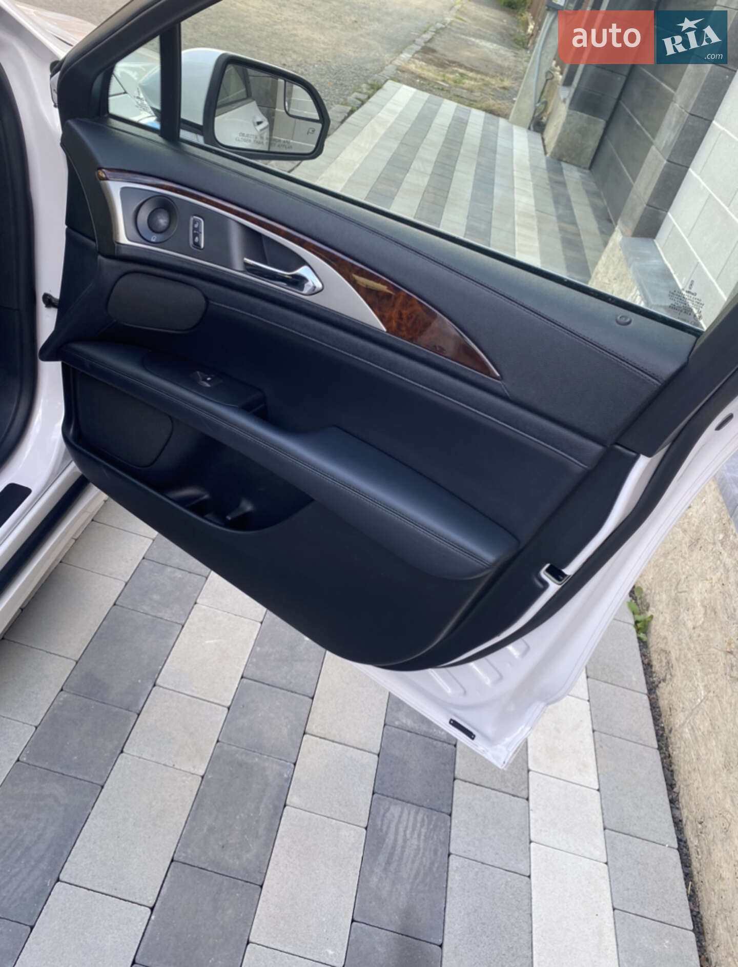 Lincoln MKZ 2017 VIN 3LN6L5MU9JR608026 фото оголошення 3 з 8