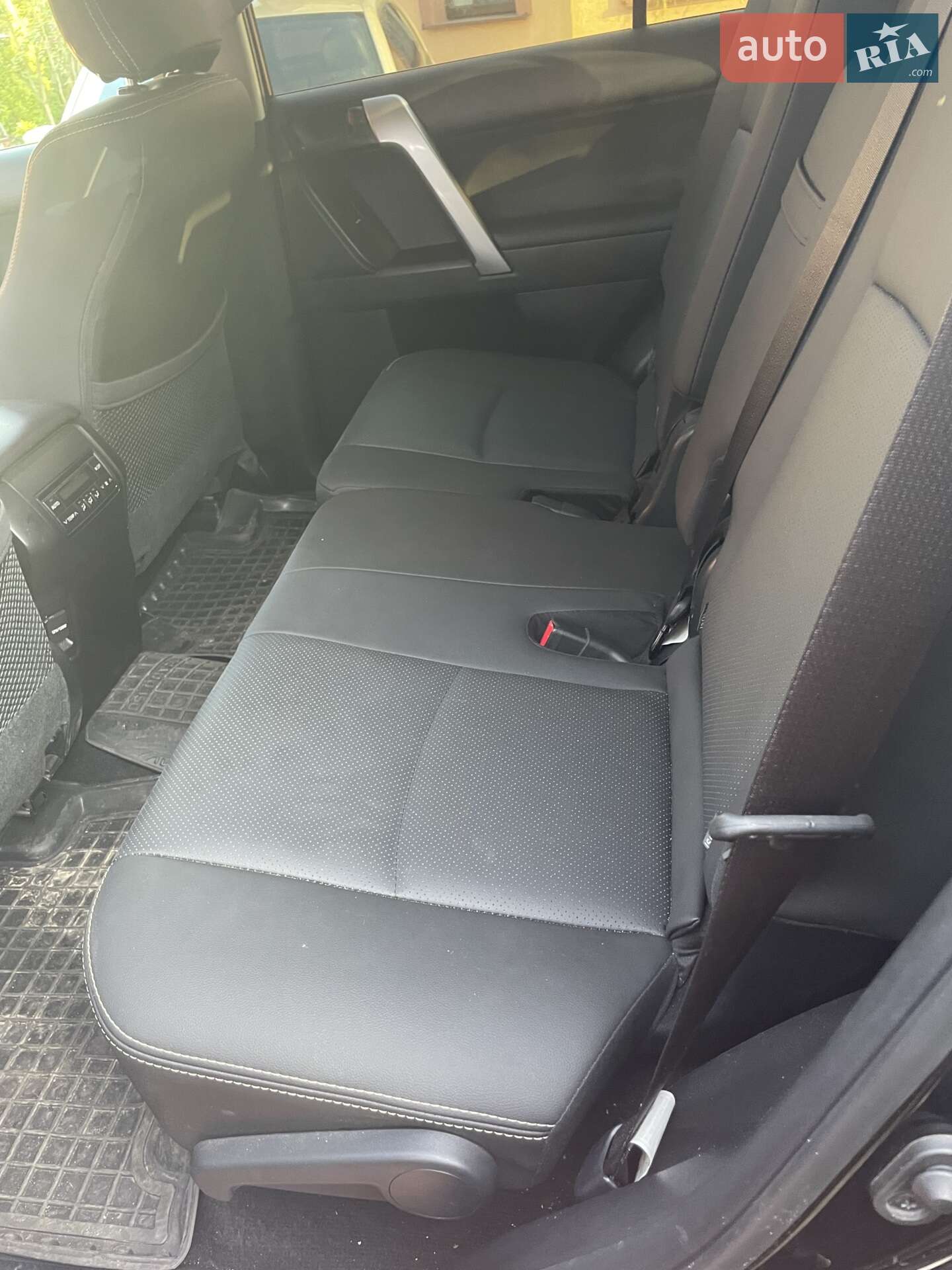 Toyota Land Cruiser Prado 2019 VIN JTEBU3FJ30K167869 фото оголошення 6 з 14