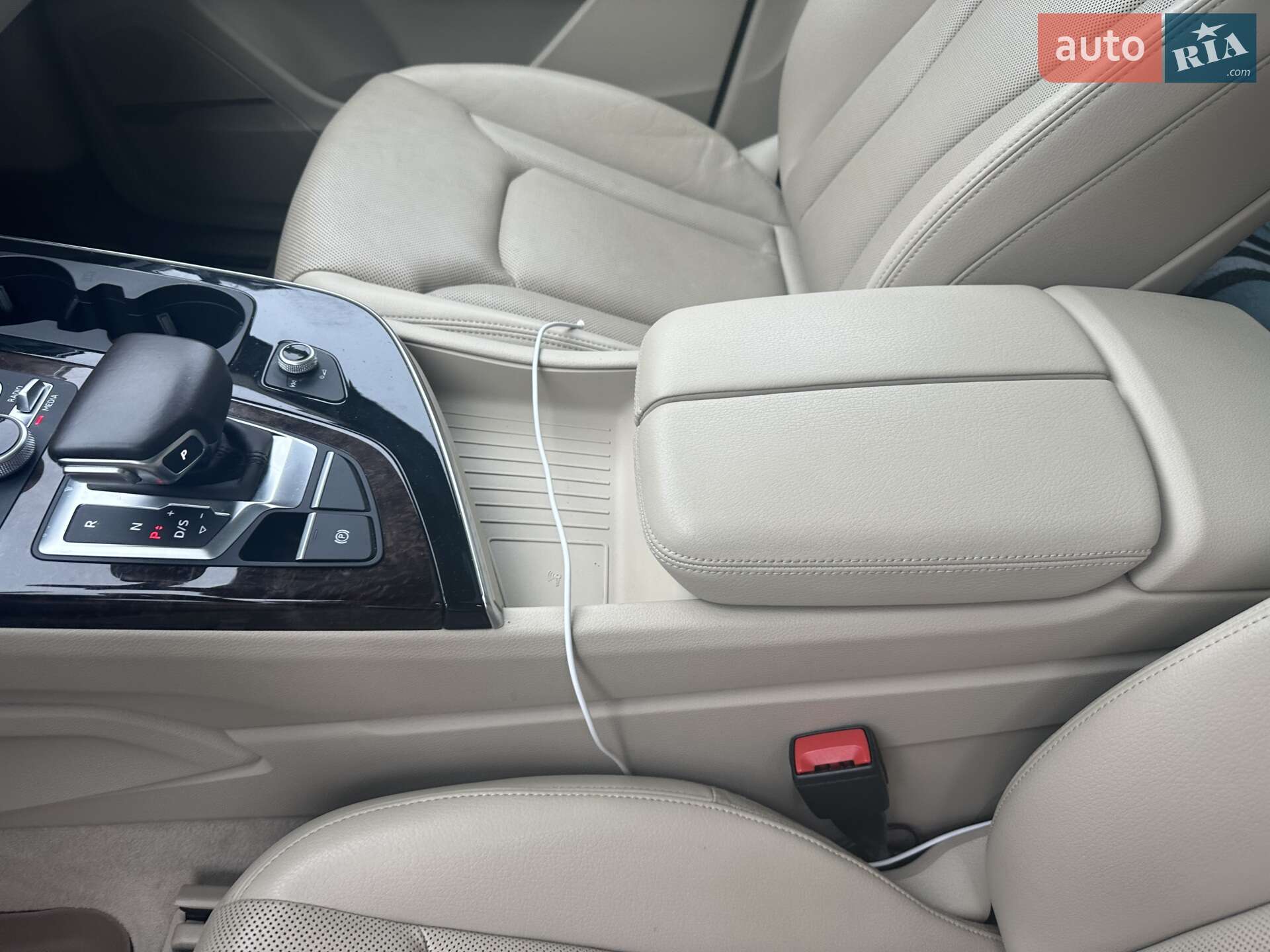 Audi Q7 2016 VIN WA1VAAF79HD027659 фото оголошення 9 з 22