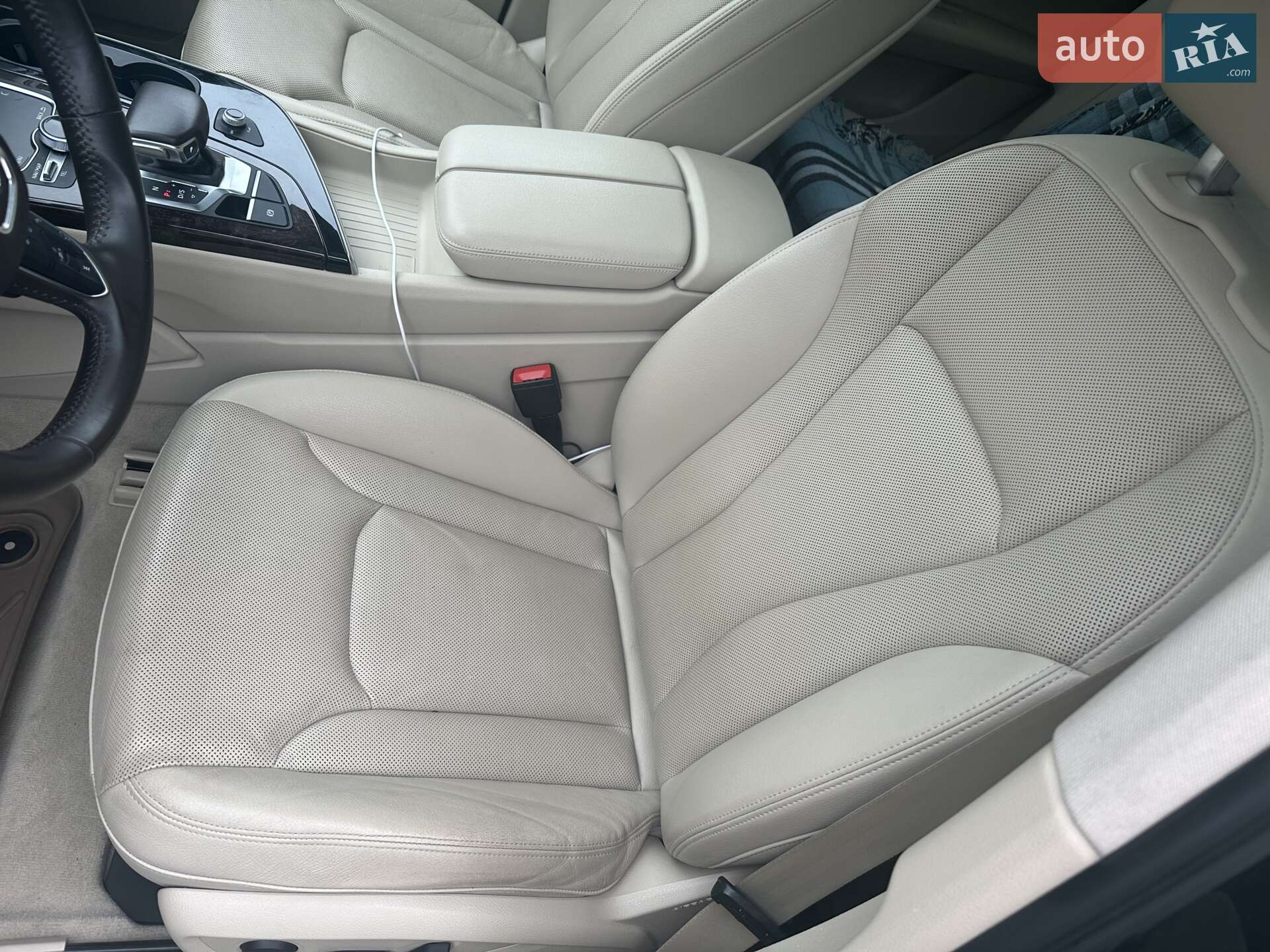 Audi Q7 2016 VIN WA1VAAF79HD027659 фото оголошення 10 з 22