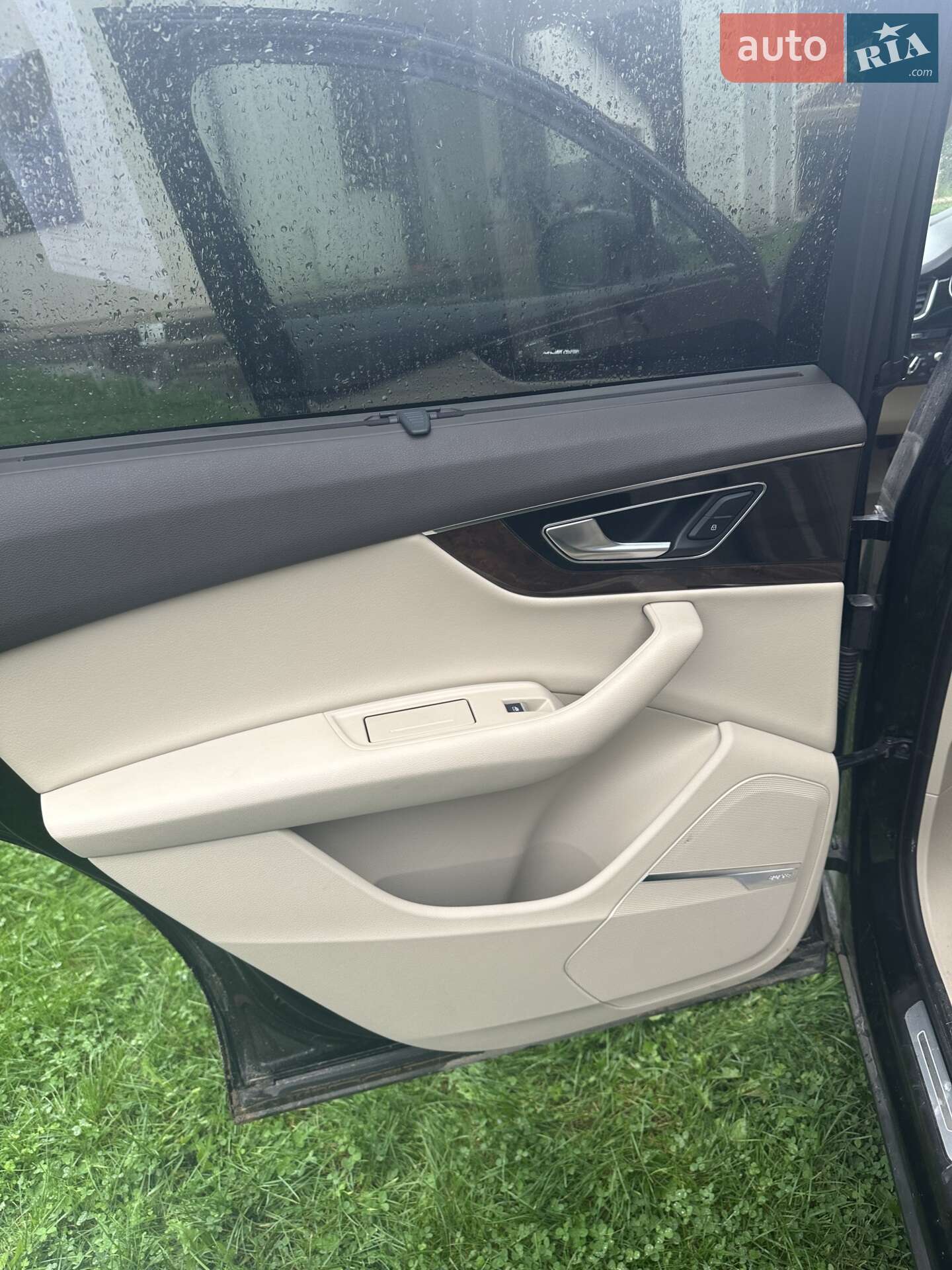 Audi Q7 2016 VIN WA1VAAF79HD027659 фото оголошення 12 з 22