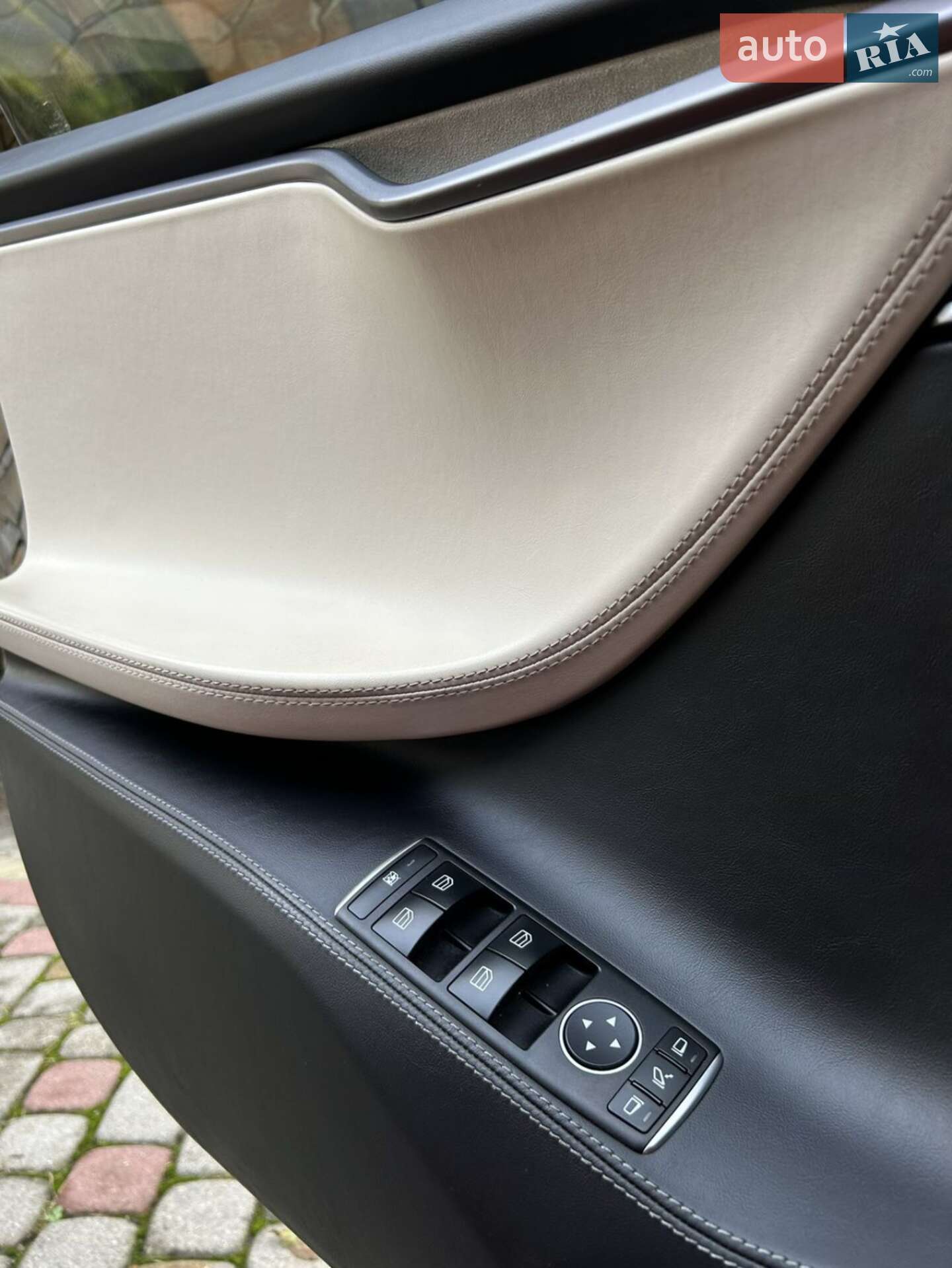 Tesla Model S 2019 VIN 5YJSA1E26KF307229 фото оголошення 3 з 25