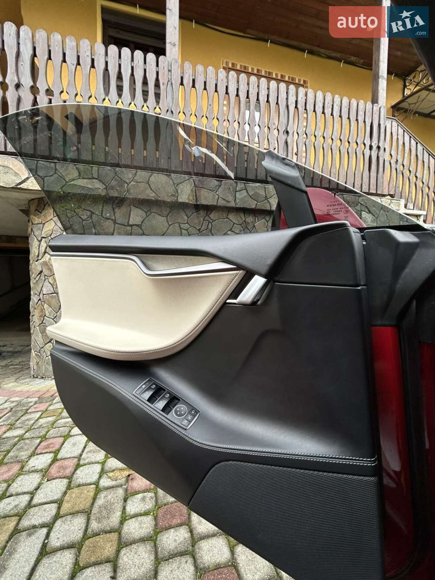 Tesla Model S 2019 VIN 5YJSA1E26KF307229 фото оголошення 4 з 25