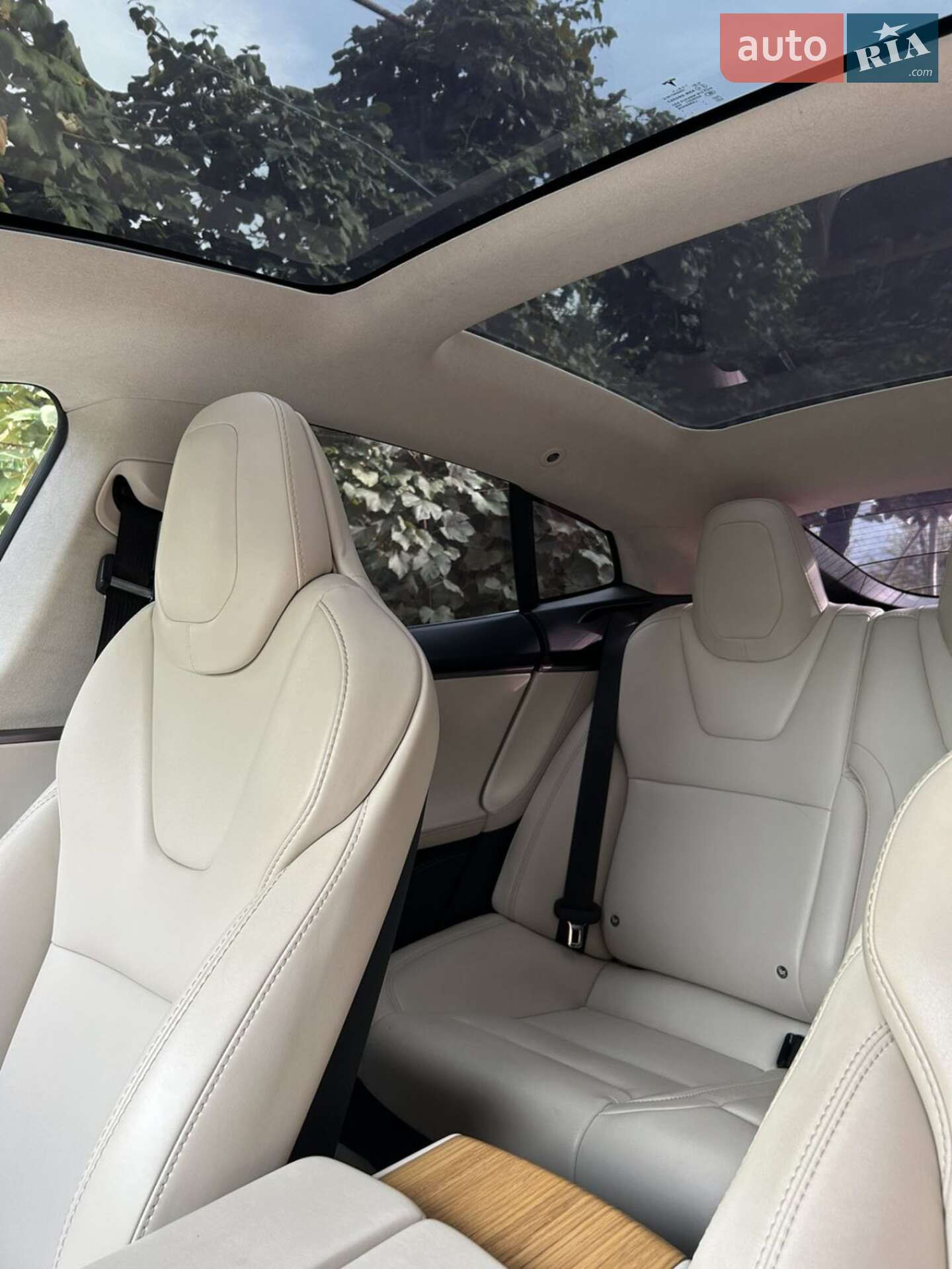 Tesla Model S 2019 VIN 5YJSA1E26KF307229 фото оголошення 8 з 25