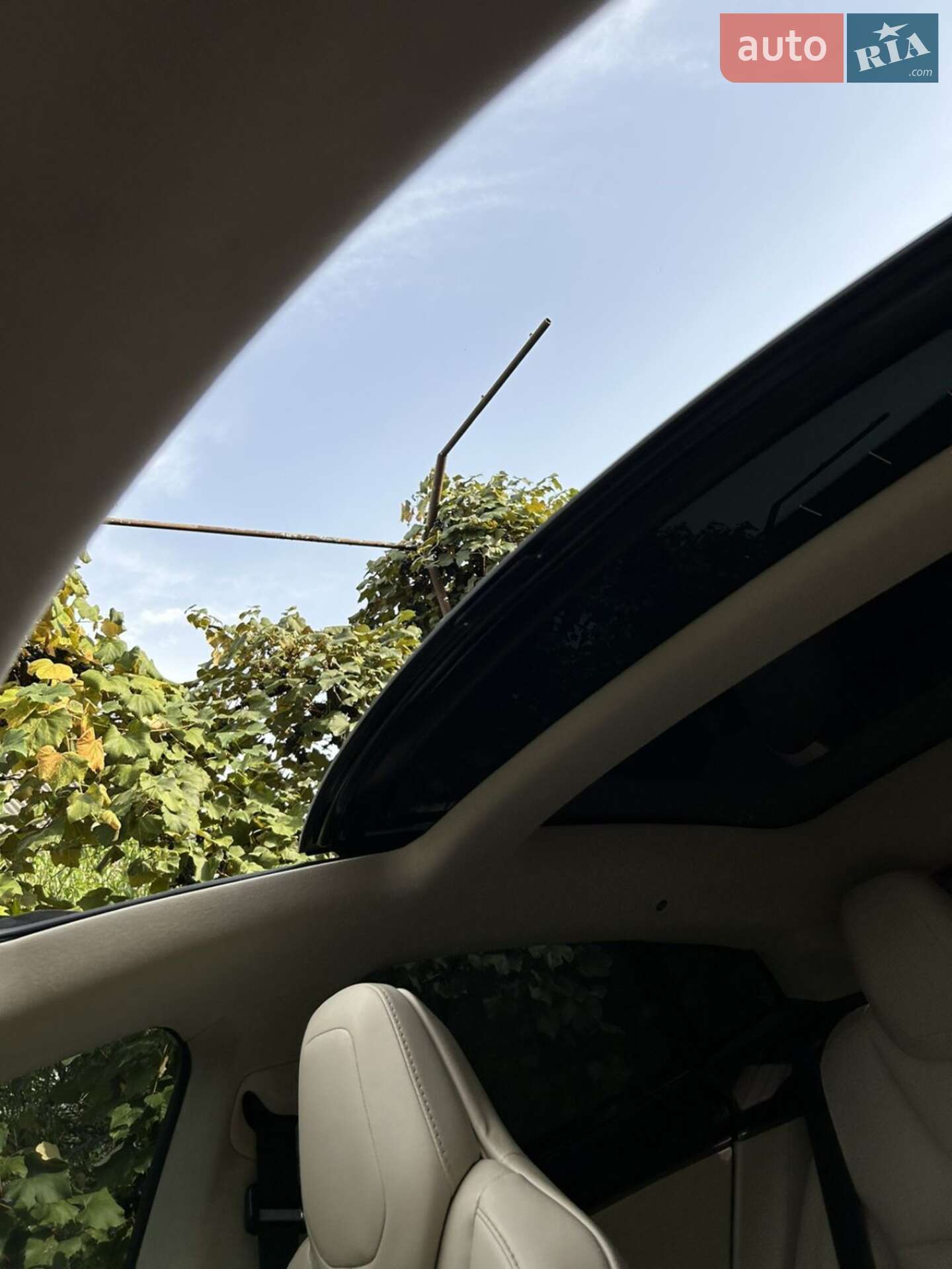Tesla Model S 2019 VIN 5YJSA1E26KF307229 фото оголошення 10 з 25
