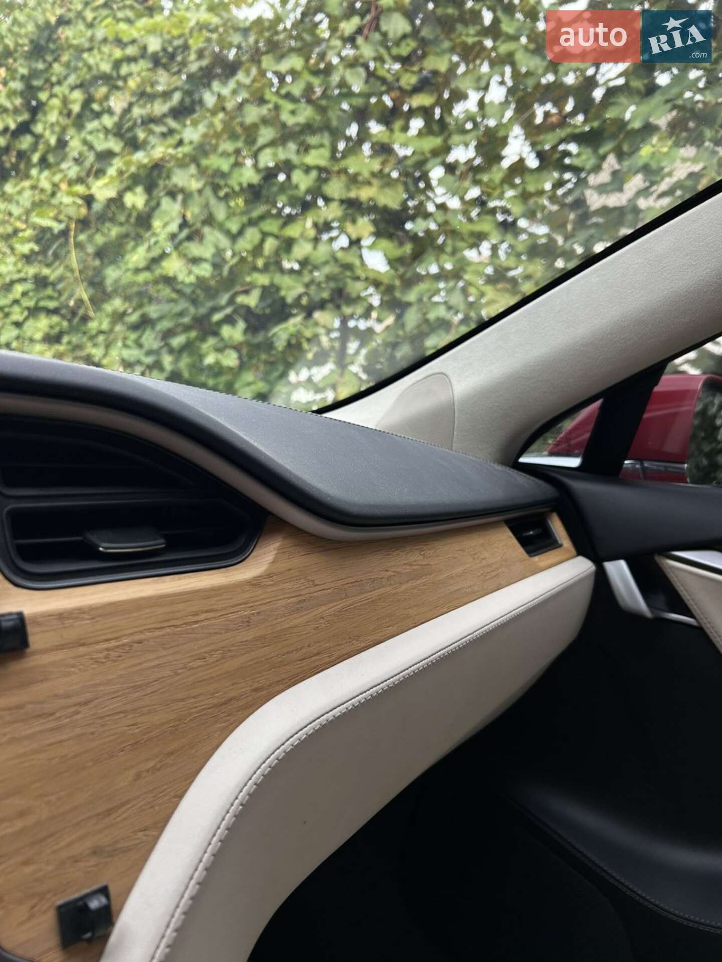 Tesla Model S 2019 VIN 5YJSA1E26KF307229 фото оголошення 14 з 25