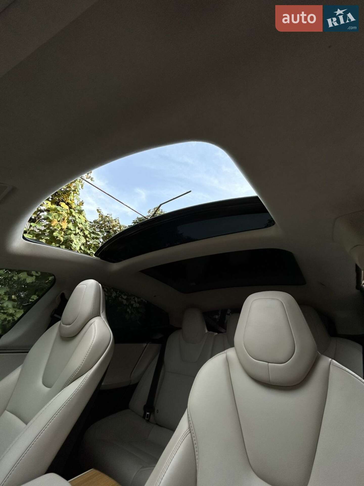 Tesla Model S 2019 VIN 5YJSA1E26KF307229 фото оголошення 16 з 25