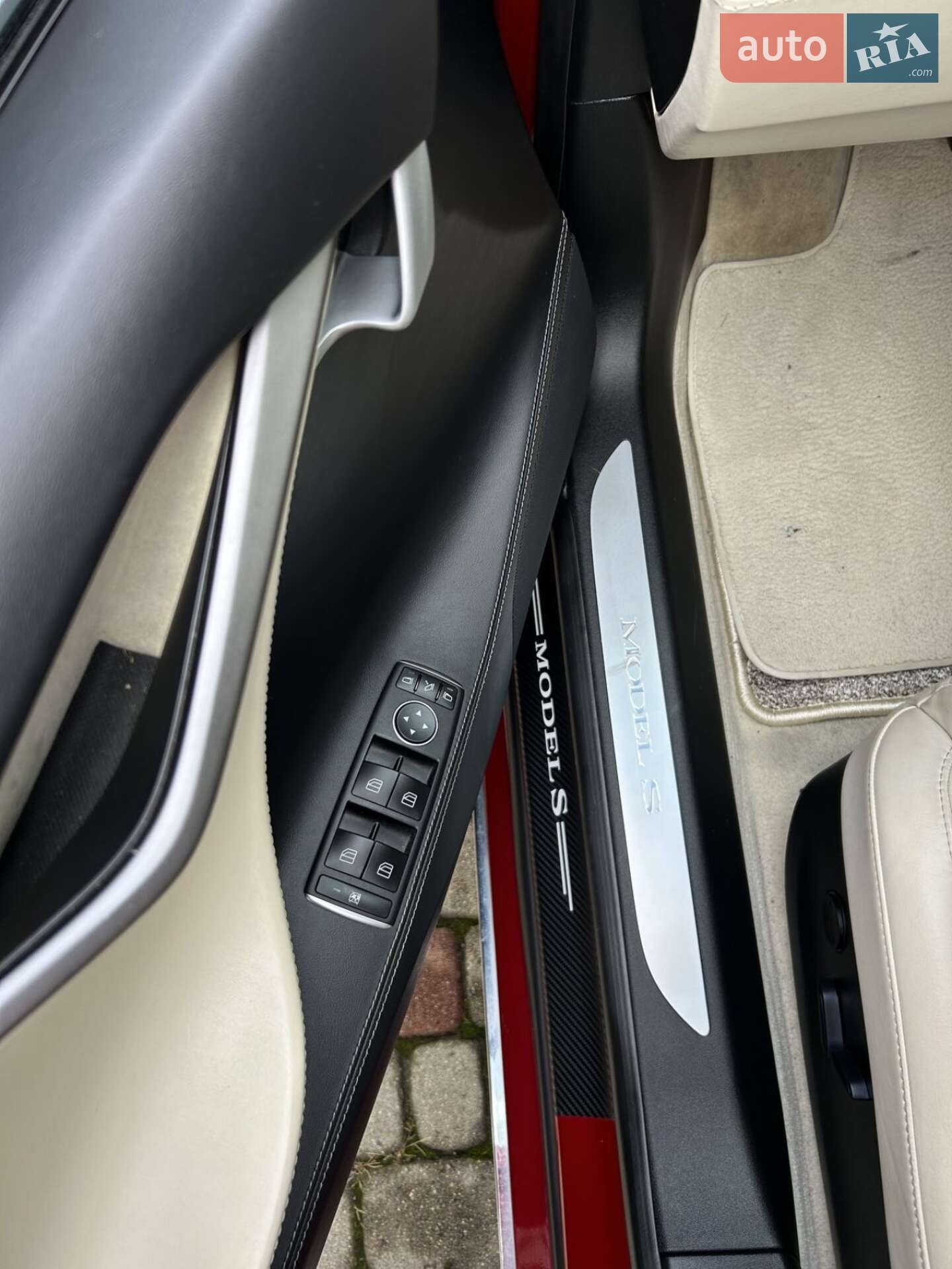 Tesla Model S 2019 VIN 5YJSA1E26KF307229 фото оголошення 18 з 25
