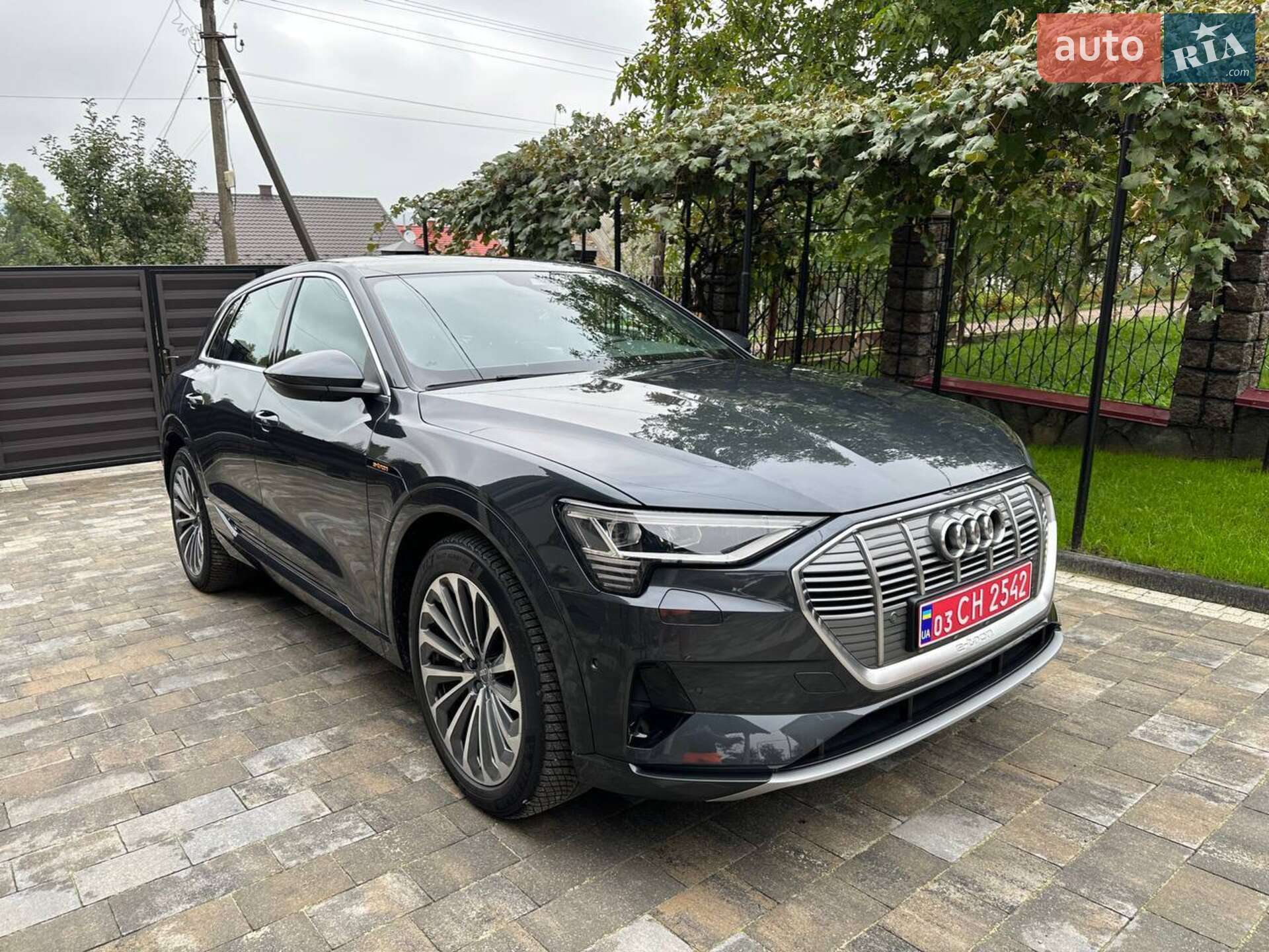 Audi e-tron 2020 VIN WAUZZZGE4LB028201 фото оголошення 2 з 66