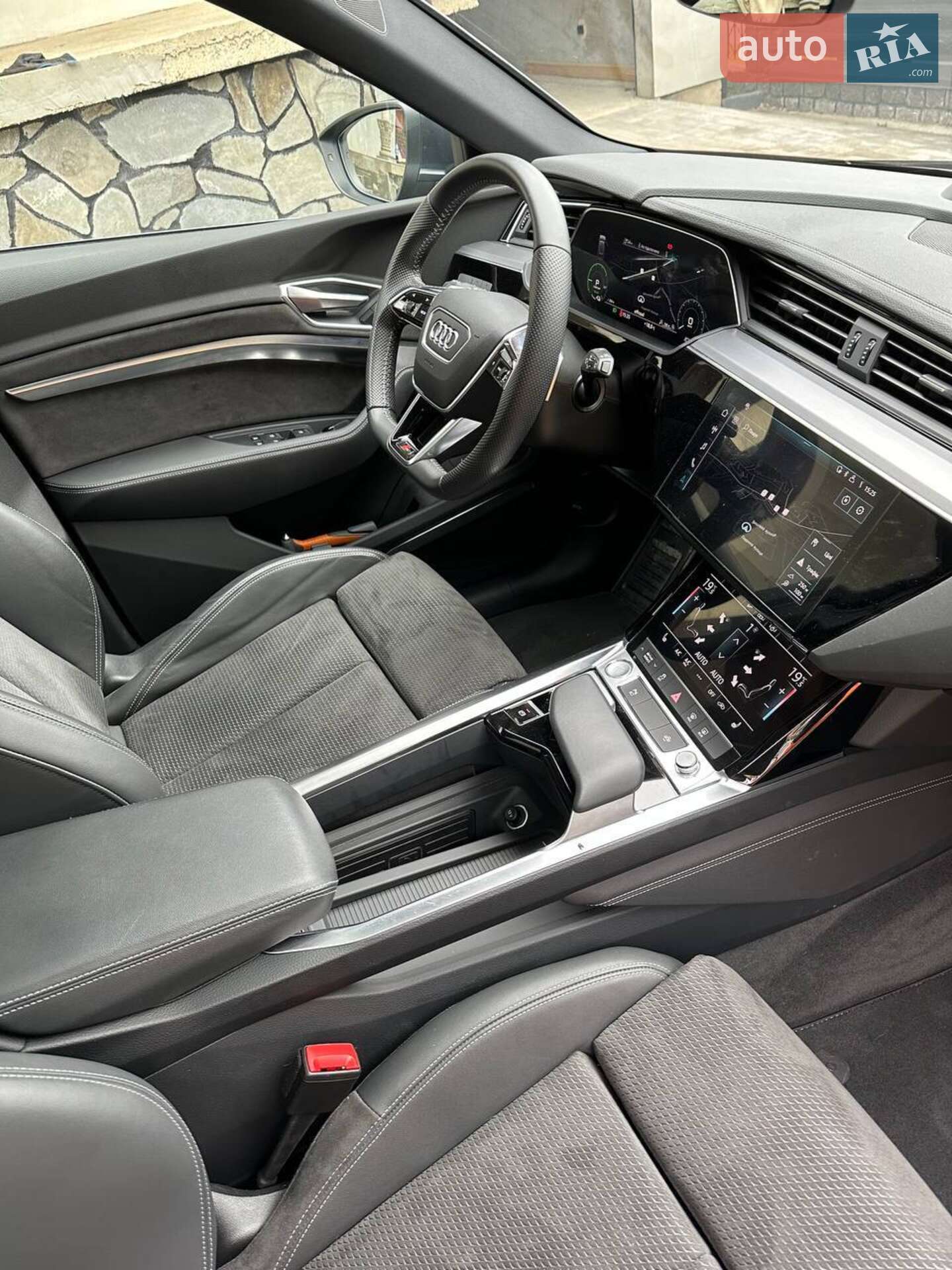 Audi e-tron 2020 VIN WAUZZZGE4LB028201 фото оголошення 14 з 66