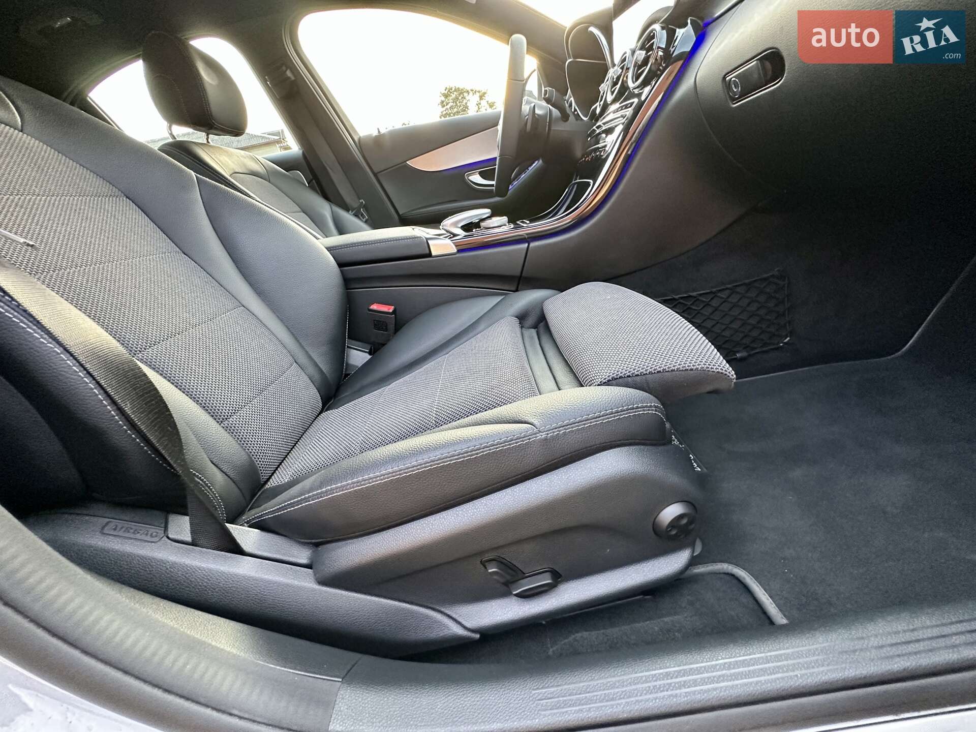 Mercedes-Benz C-Class 2018 VIN WDD2050151R427888 фото оголошення 26 з 64