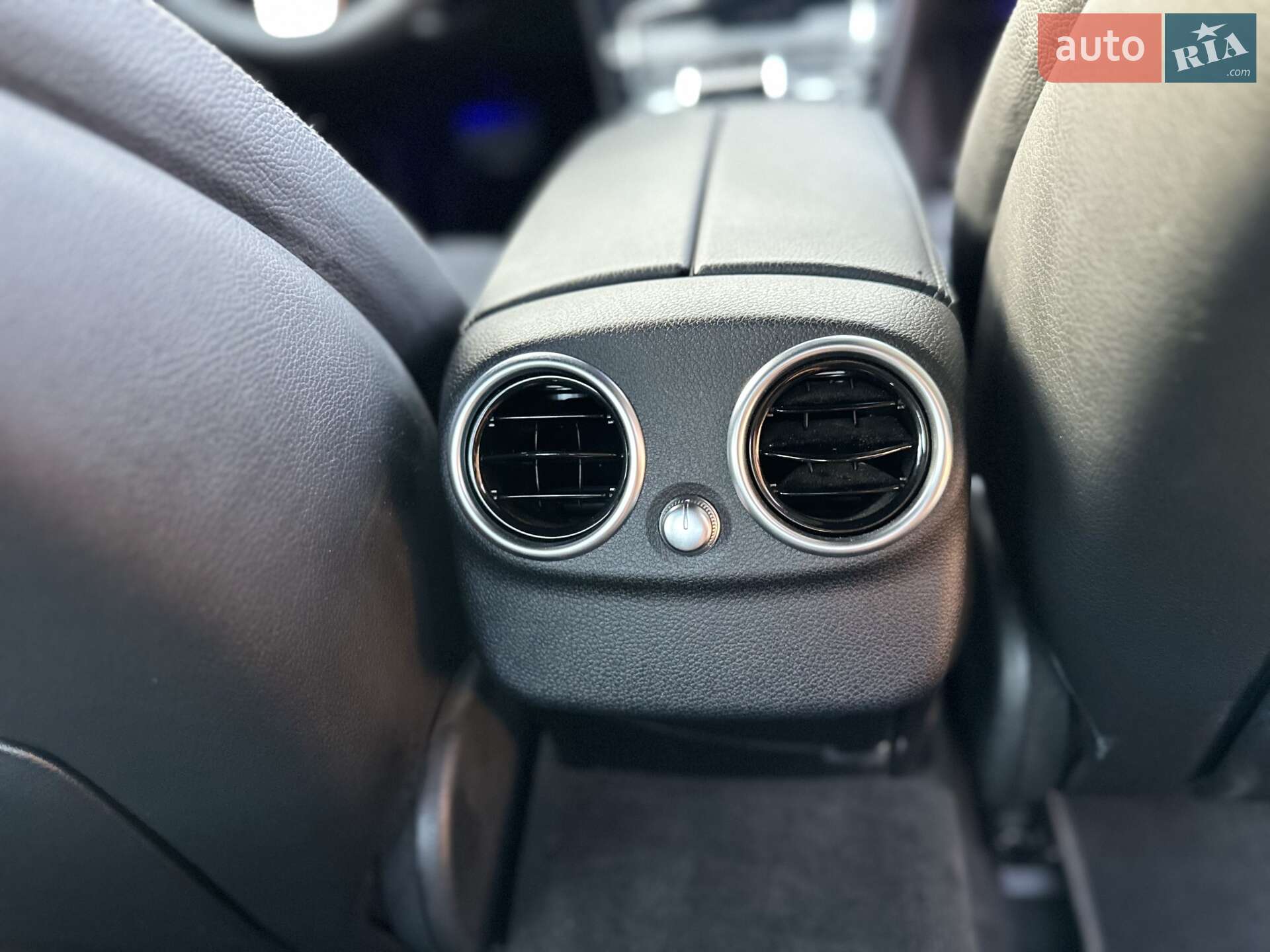 Mercedes-Benz C-Class 2018 VIN WDD2050151R427888 фото оголошення 32 з 64