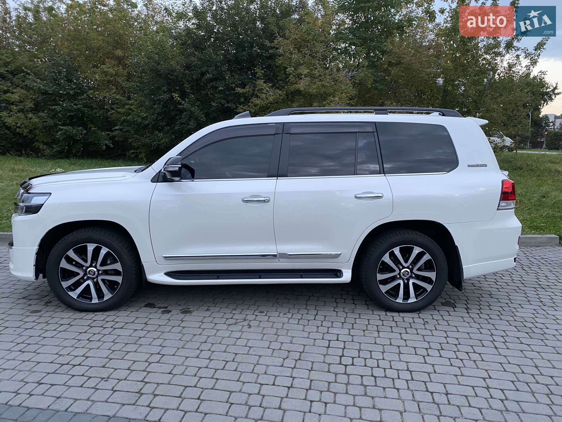 Toyota Land Cruiser 2019 VIN JTMCV02J604280939 фото оголошення 8 з 19