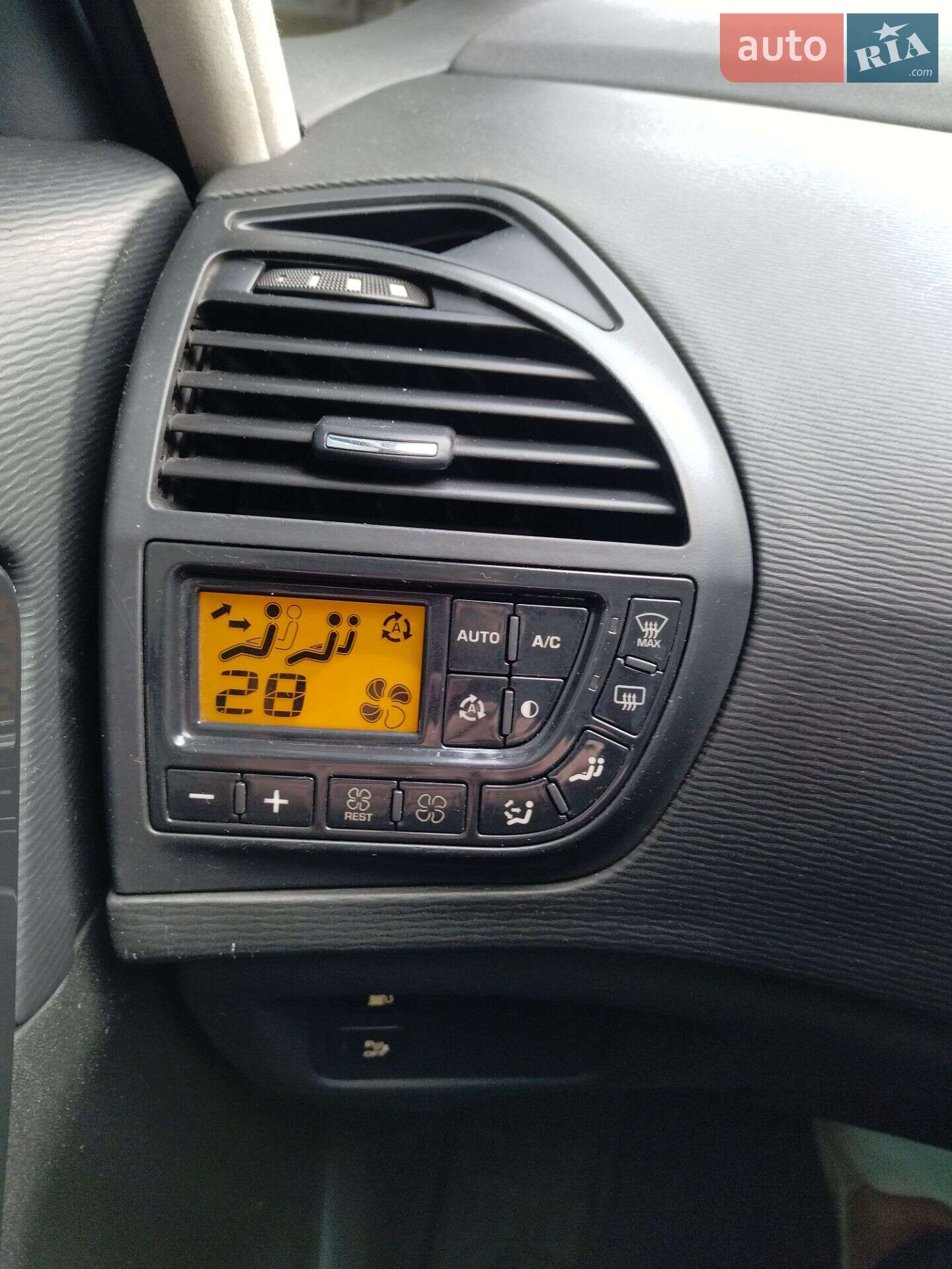 Citroen C4 Picasso 2008 VIN VF7UARHJH45392201 фото оголошення 9 з 12