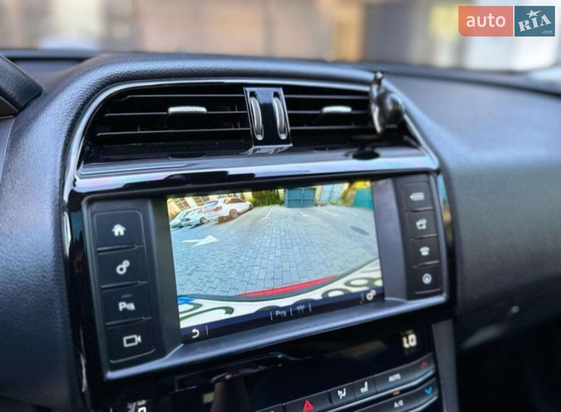 Jaguar F-Pace 2016 VIN SADCJ2BN9HA493217 фото оголошення 4 з 9