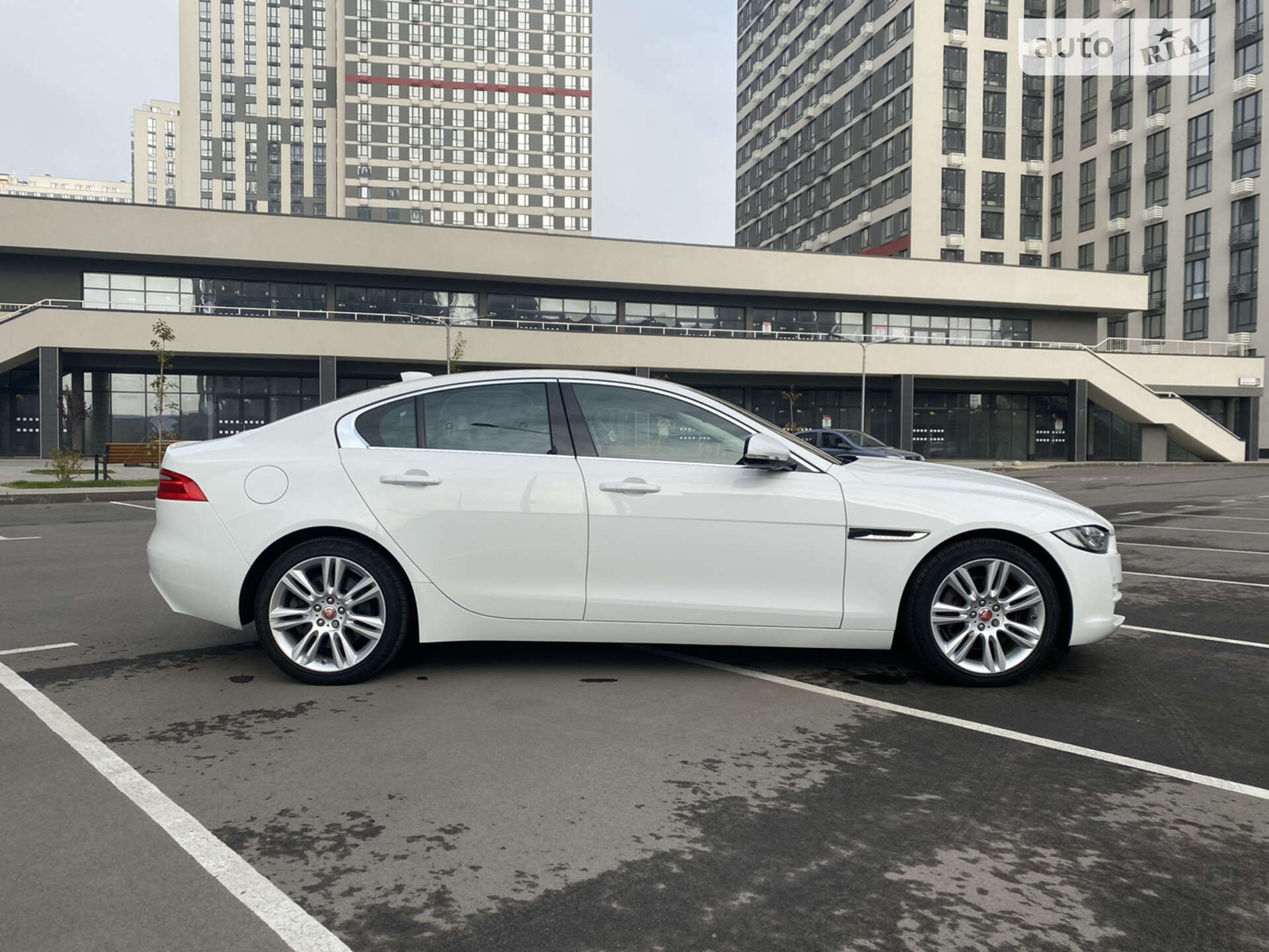 Jaguar XE 2019 VIN SAJAD4FX3KCP53450 фото оголошення 4 з 10
