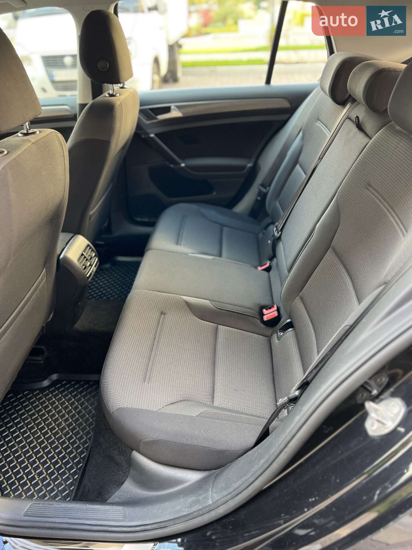 Volkswagen e-Golf 2017 VIN WVWZZZAUZH8950238 фото оголошення 8 з 59