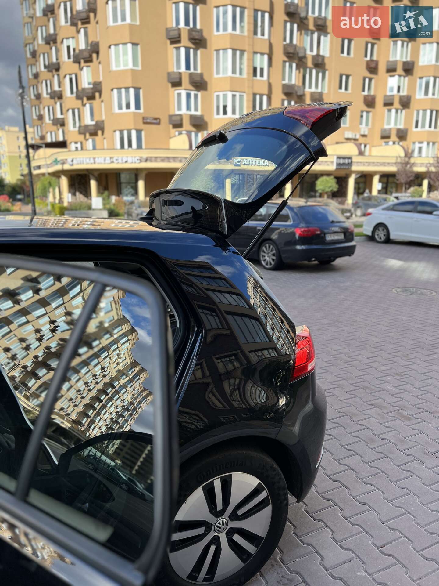 Volkswagen e-Golf 2017 VIN WVWZZZAUZH8950238 фото оголошення 9 з 59