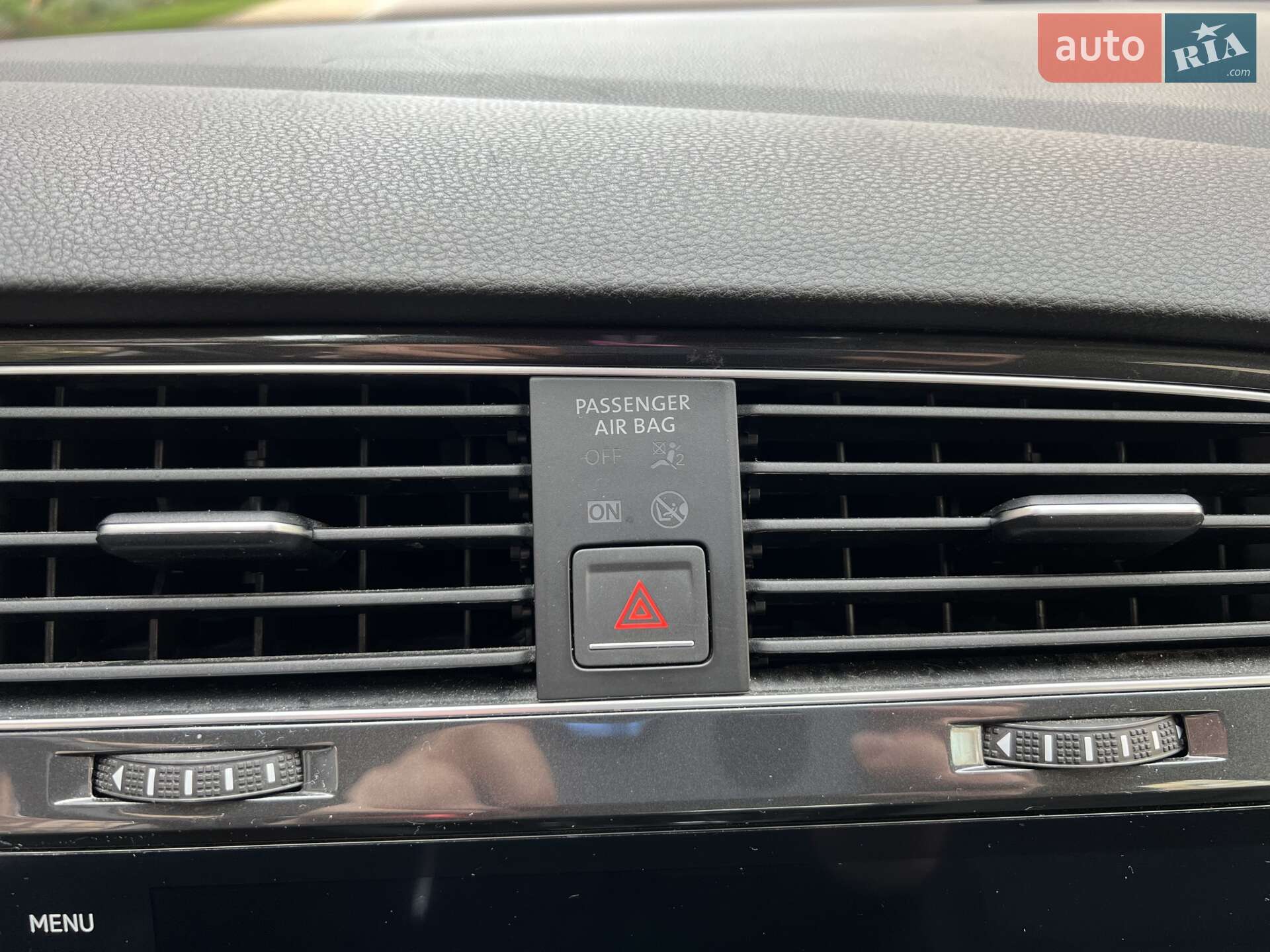 Volkswagen e-Golf 2017 VIN WVWZZZAUZH8950238 фото оголошення 24 з 59