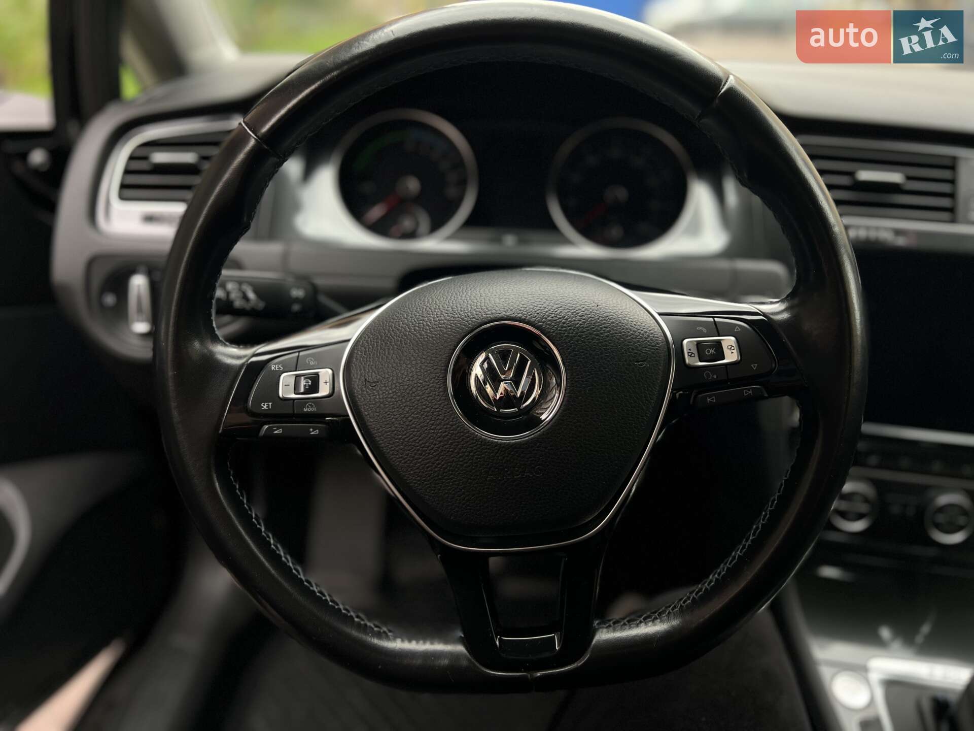Volkswagen e-Golf 2017 VIN WVWZZZAUZH8950238 фото оголошення 25 з 59