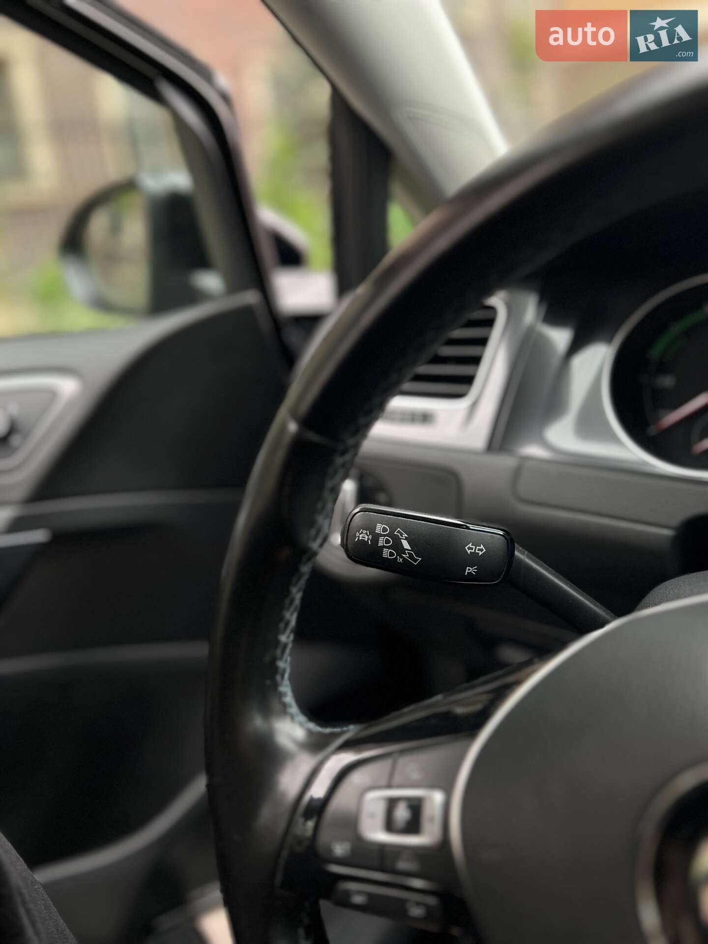 Volkswagen e-Golf 2017 VIN WVWZZZAUZH8950238 фото оголошення 29 з 59