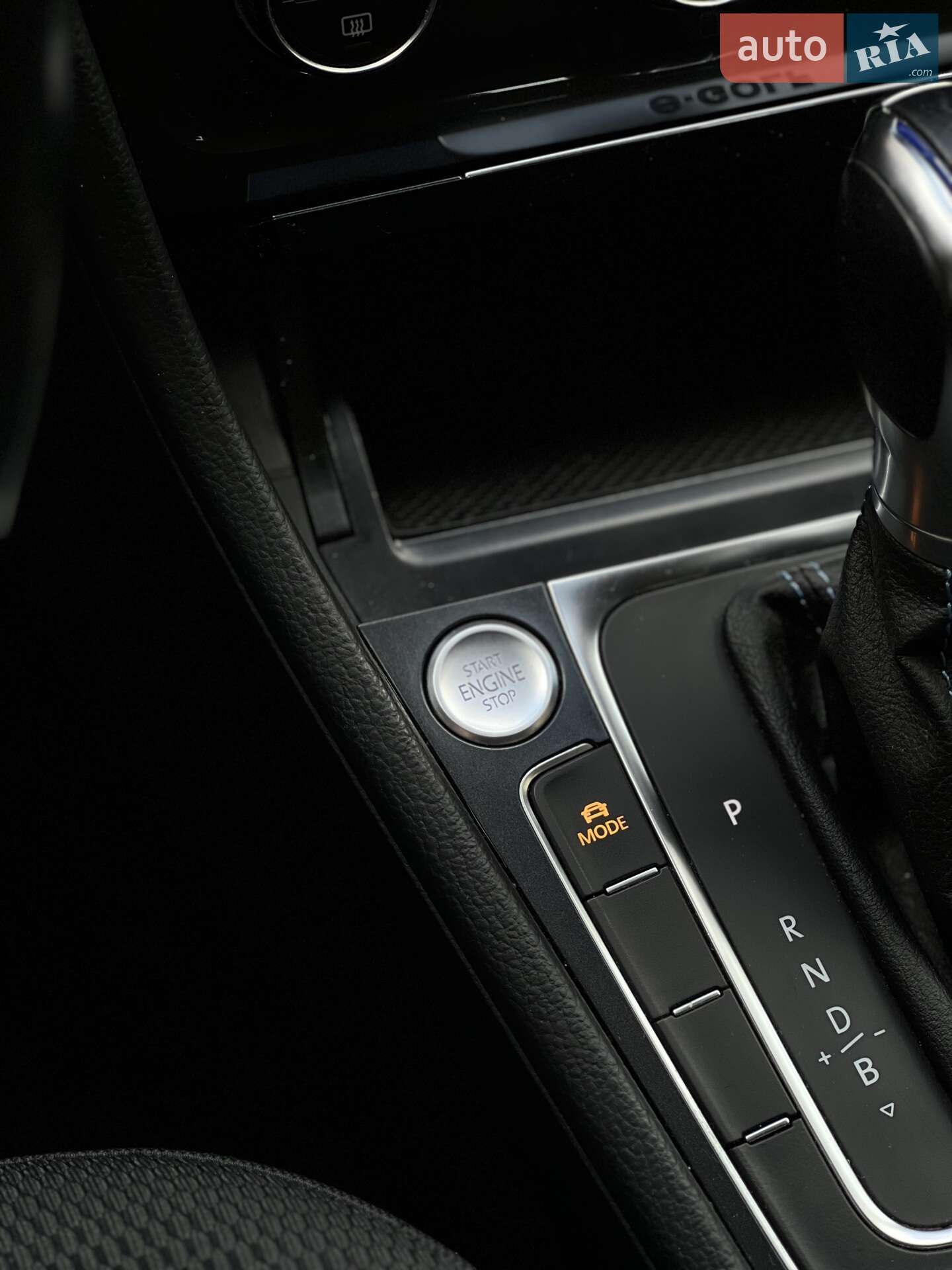 Volkswagen e-Golf 2017 VIN WVWZZZAUZH8950238 фото оголошення 32 з 59
