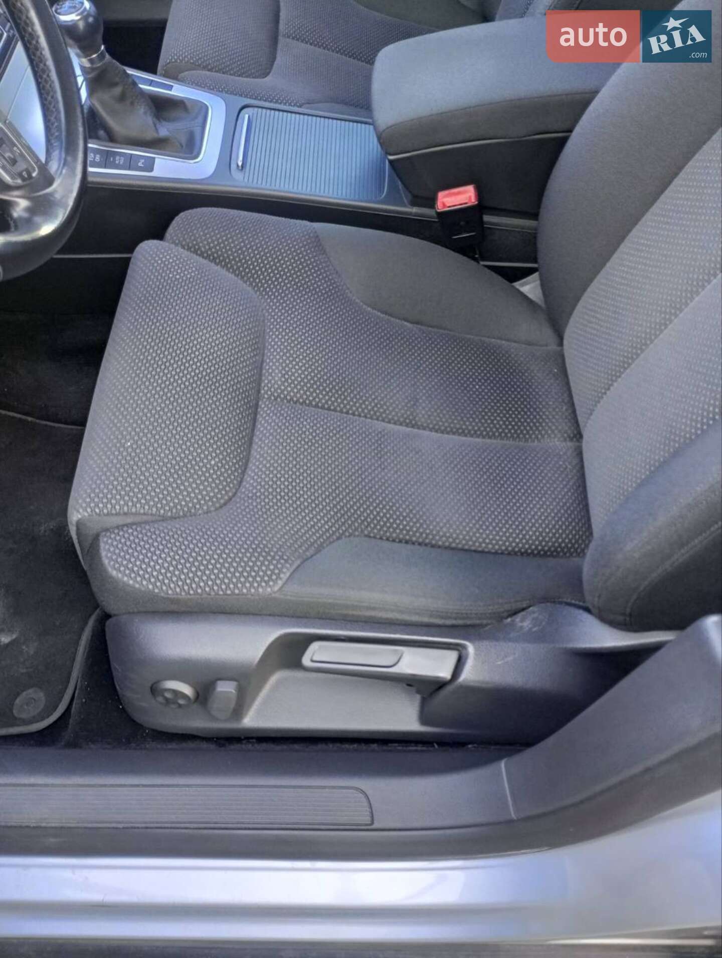 Volkswagen Passat 2010 VIN WVWZZZ3CZAP031574 фото оголошення 7 з 9