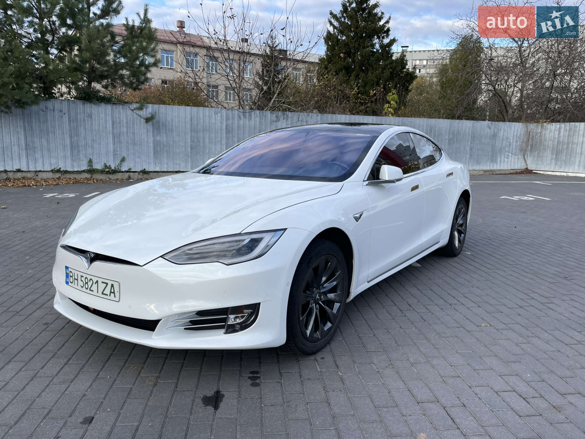 Tesla Model S 2018 VIN 5YJSA1E28JF256797 фото оголошення 2 з 24