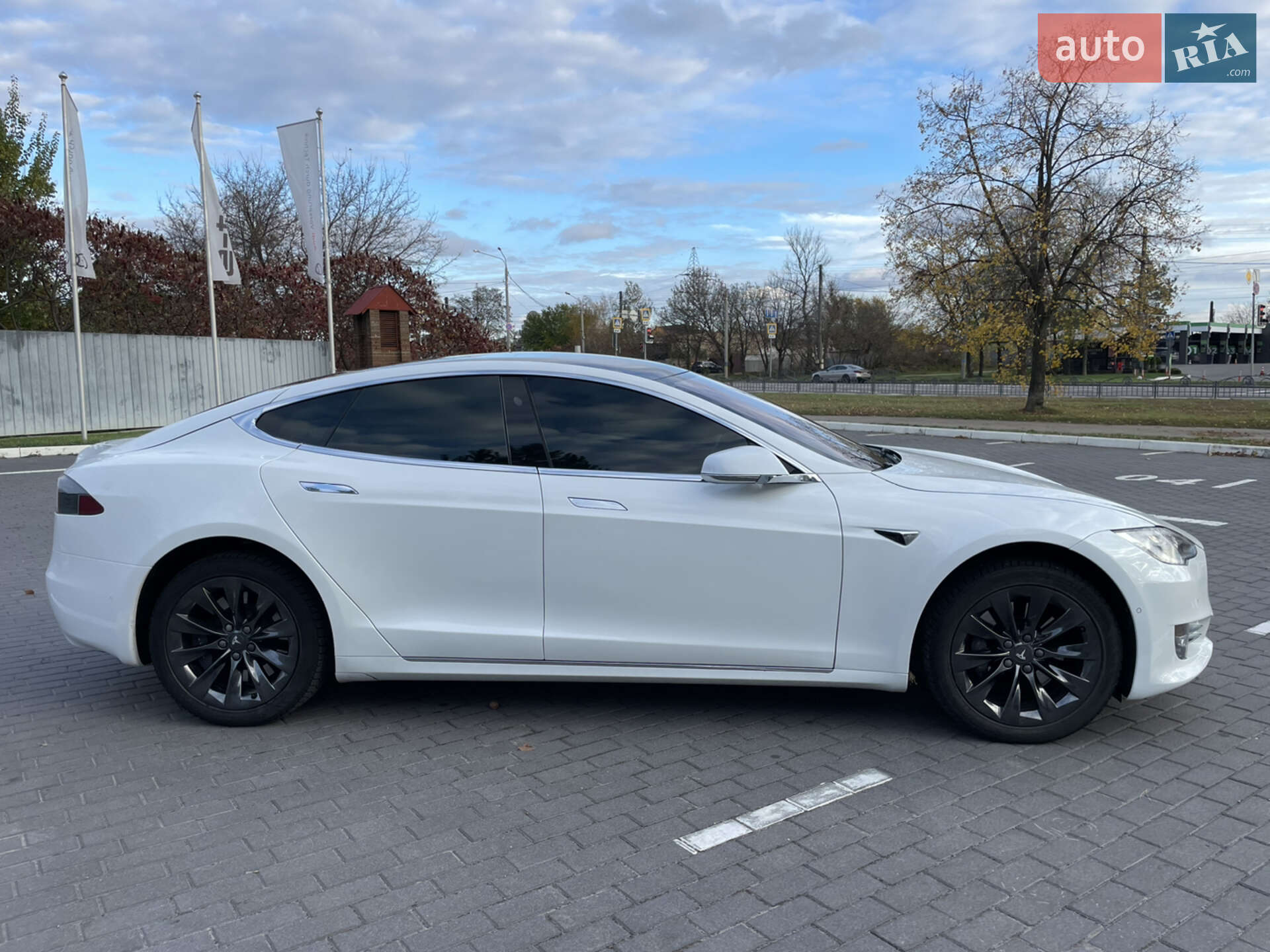 Tesla Model S 2018 VIN 5YJSA1E28JF256797 фото оголошення 5 з 24