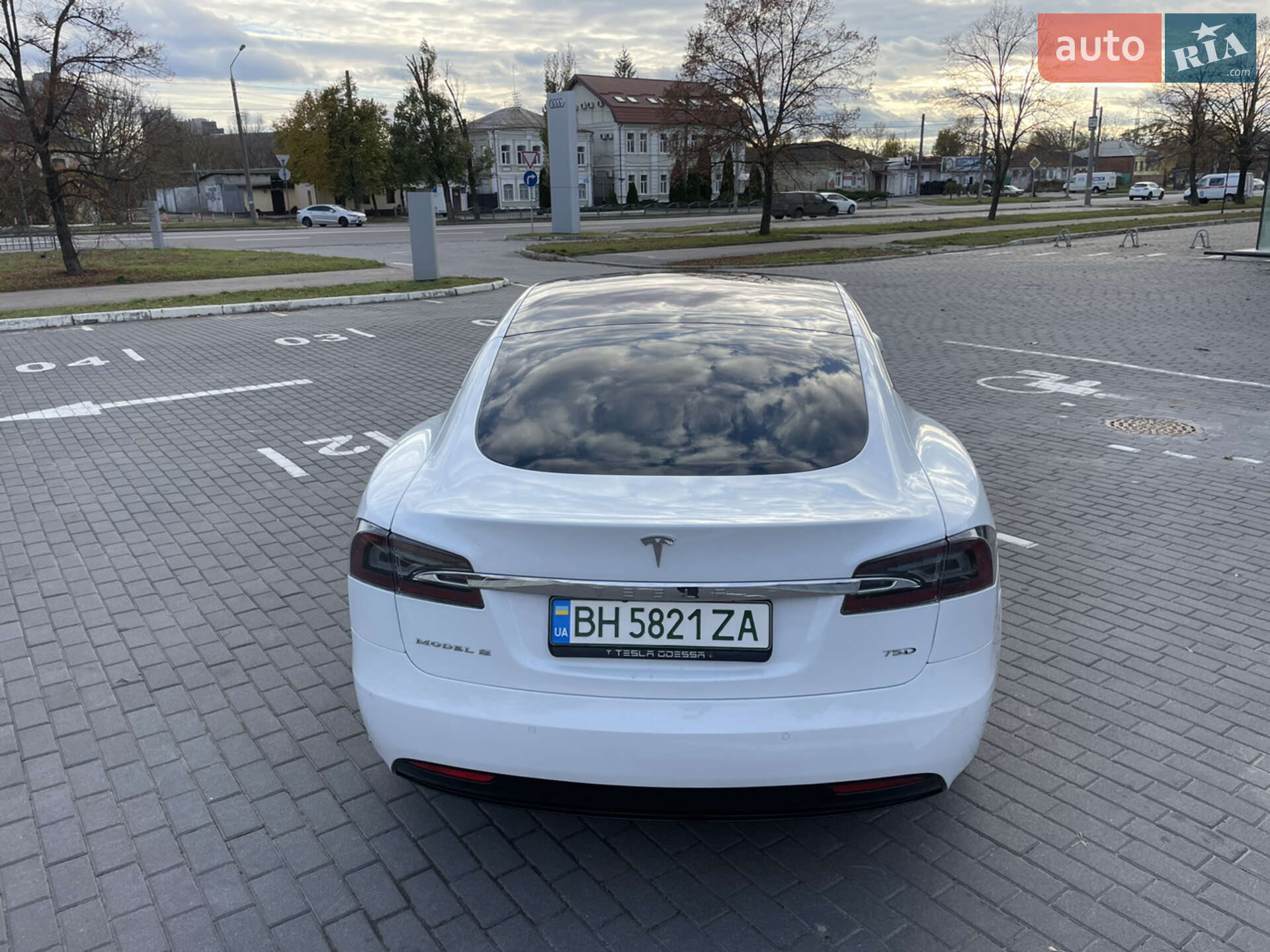 Tesla Model S 2018 VIN 5YJSA1E28JF256797 фото оголошення 7 з 24