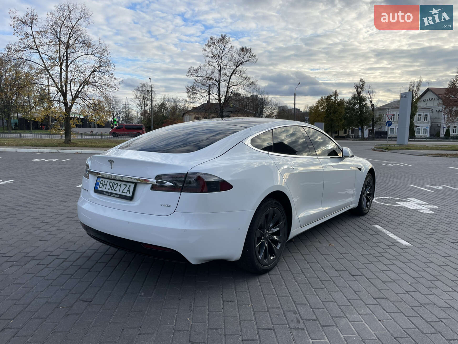 Tesla Model S 2018 VIN 5YJSA1E28JF256797 фото оголошення 6 з 24
