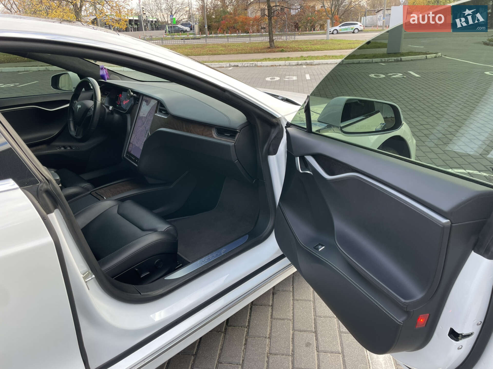 Tesla Model S 2018 VIN 5YJSA1E28JF256797 фото оголошення 13 з 24