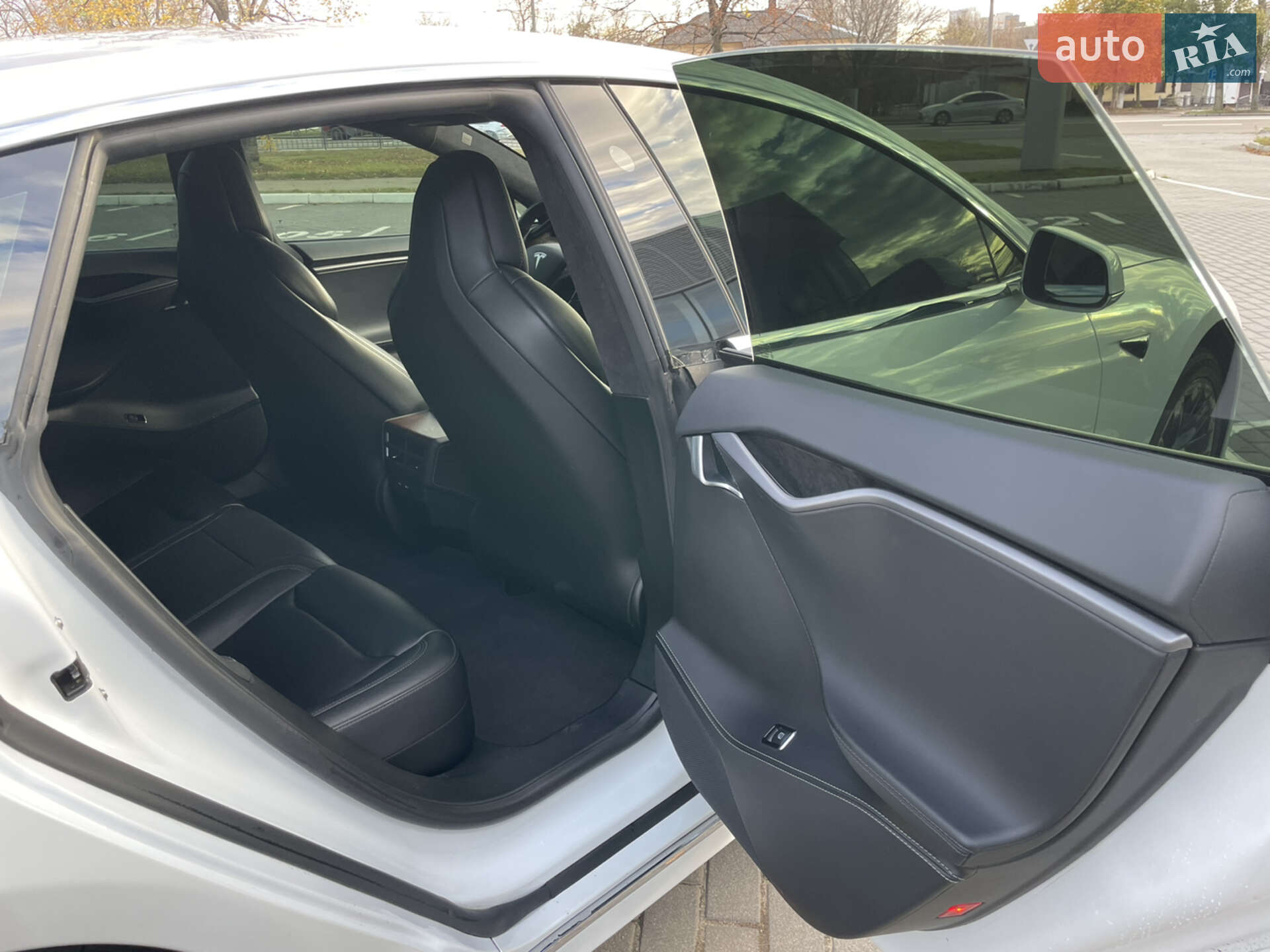 Tesla Model S 2018 VIN 5YJSA1E28JF256797 фото оголошення 11 з 24