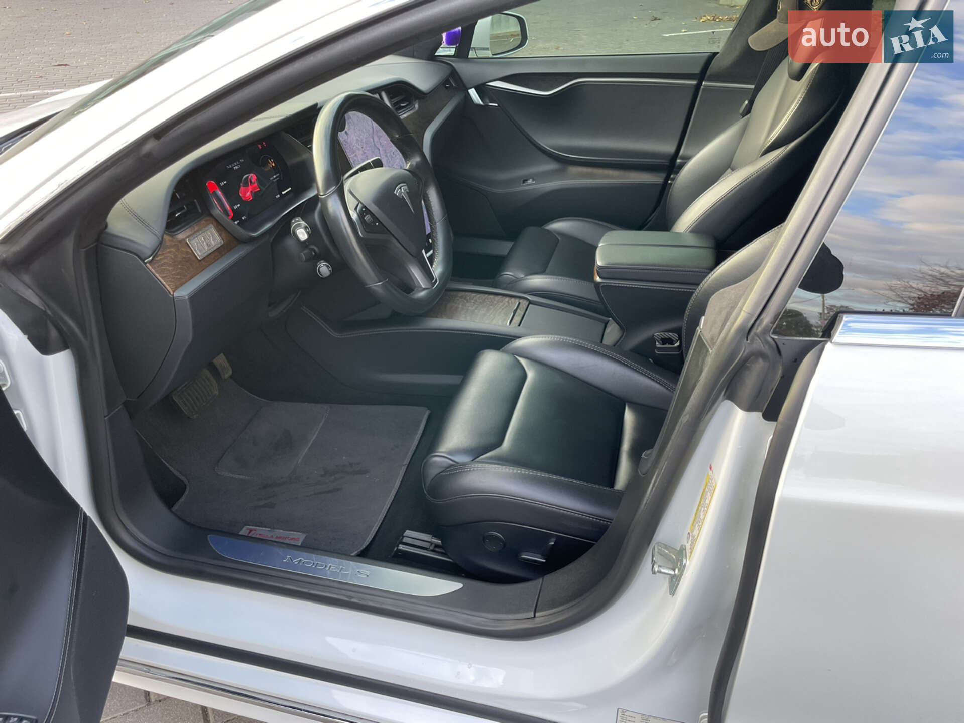 Tesla Model S 2018 VIN 5YJSA1E28JF256797 фото оголошення 16 з 24