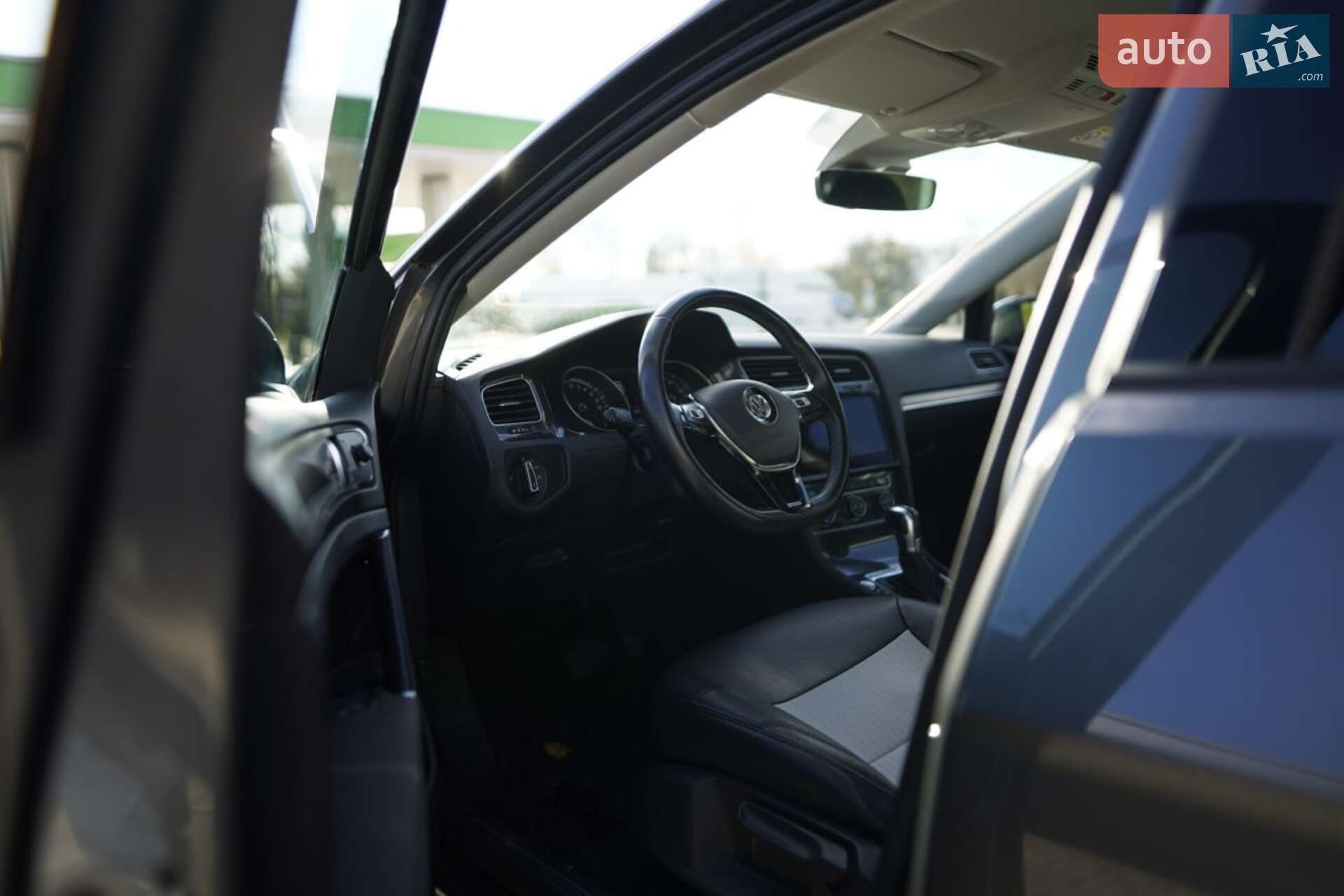Volkswagen e-Golf 2018 VIN WVWZZZAUZJ8903875 фото оголошення 14 з 20