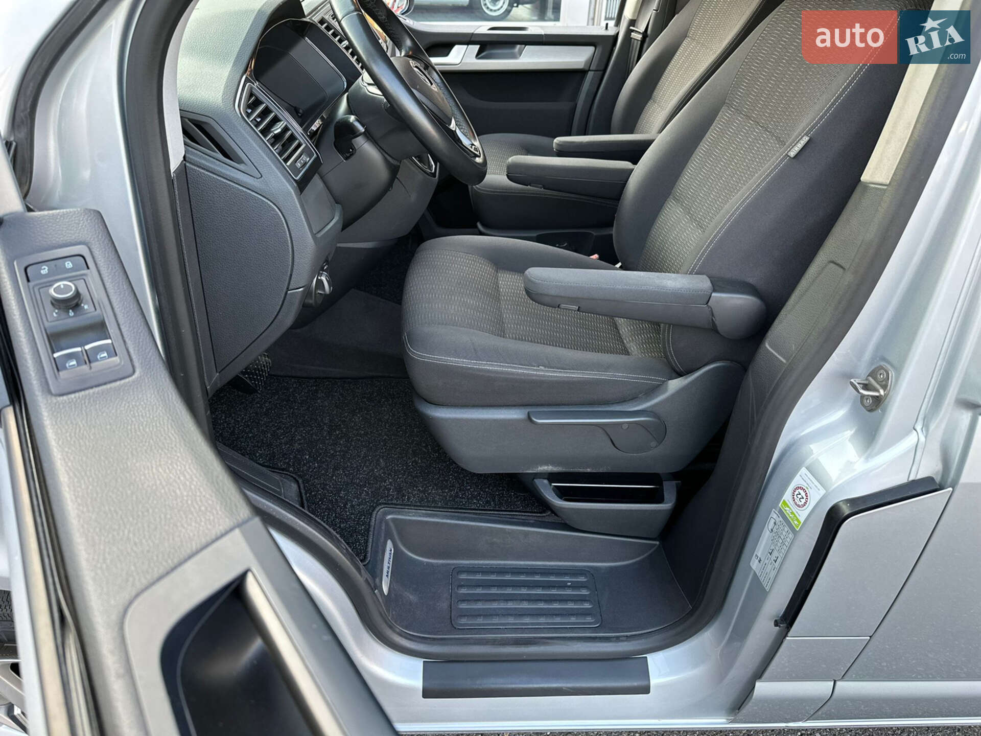Volkswagen Multivan 2019 VIN WV2ZZZ7HZKH163746 фото оголошення 17 з 38