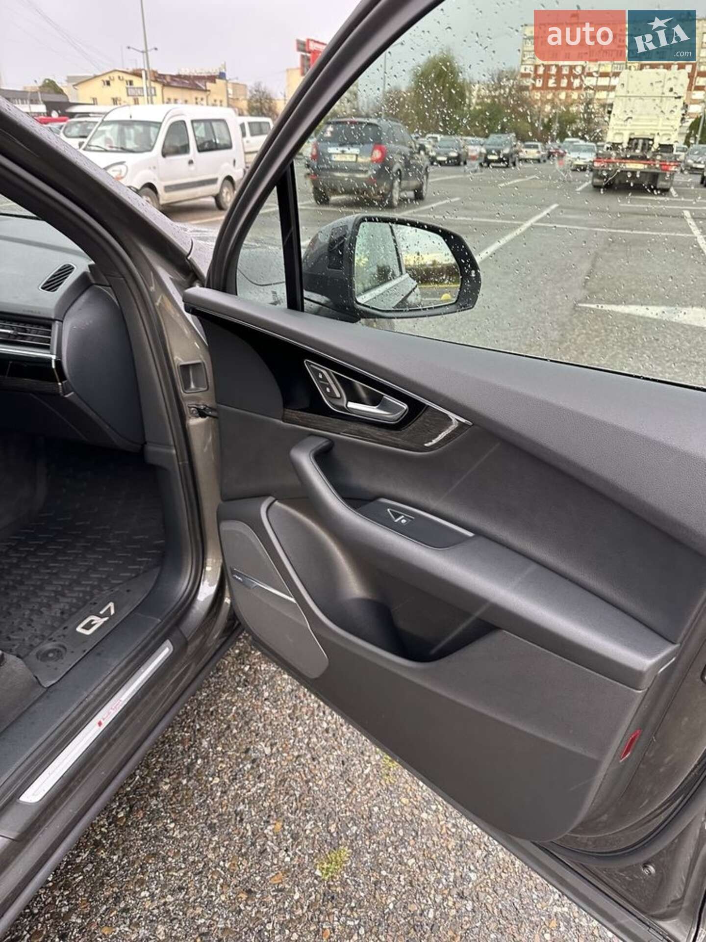 Audi Q7 2019 VIN WA1LAAF70KD040184 фото оголошення 3 з 40