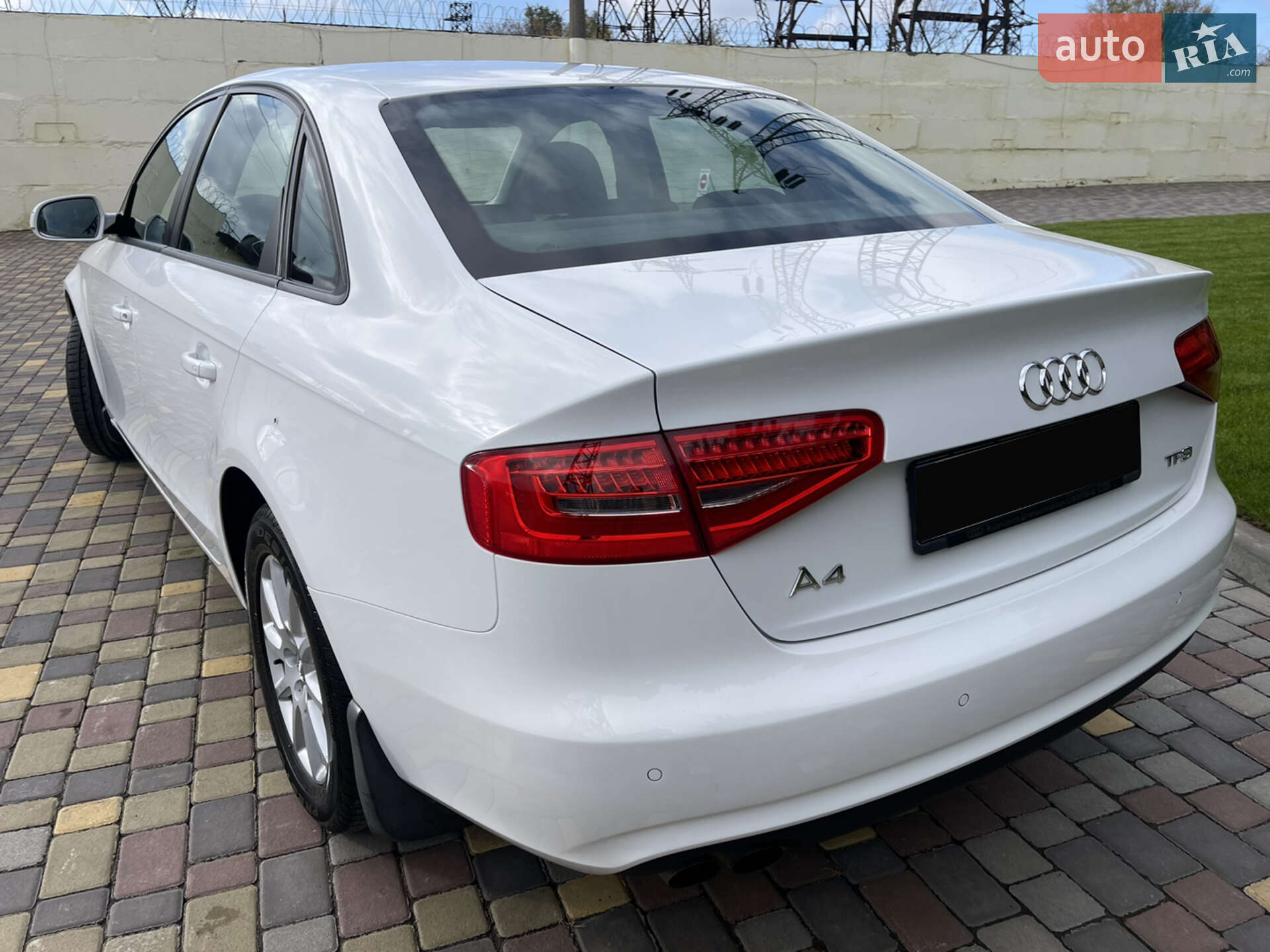 Audi A4 2012 VIN WAUZZZ8K1DN000652 фото оголошення 11 з 44