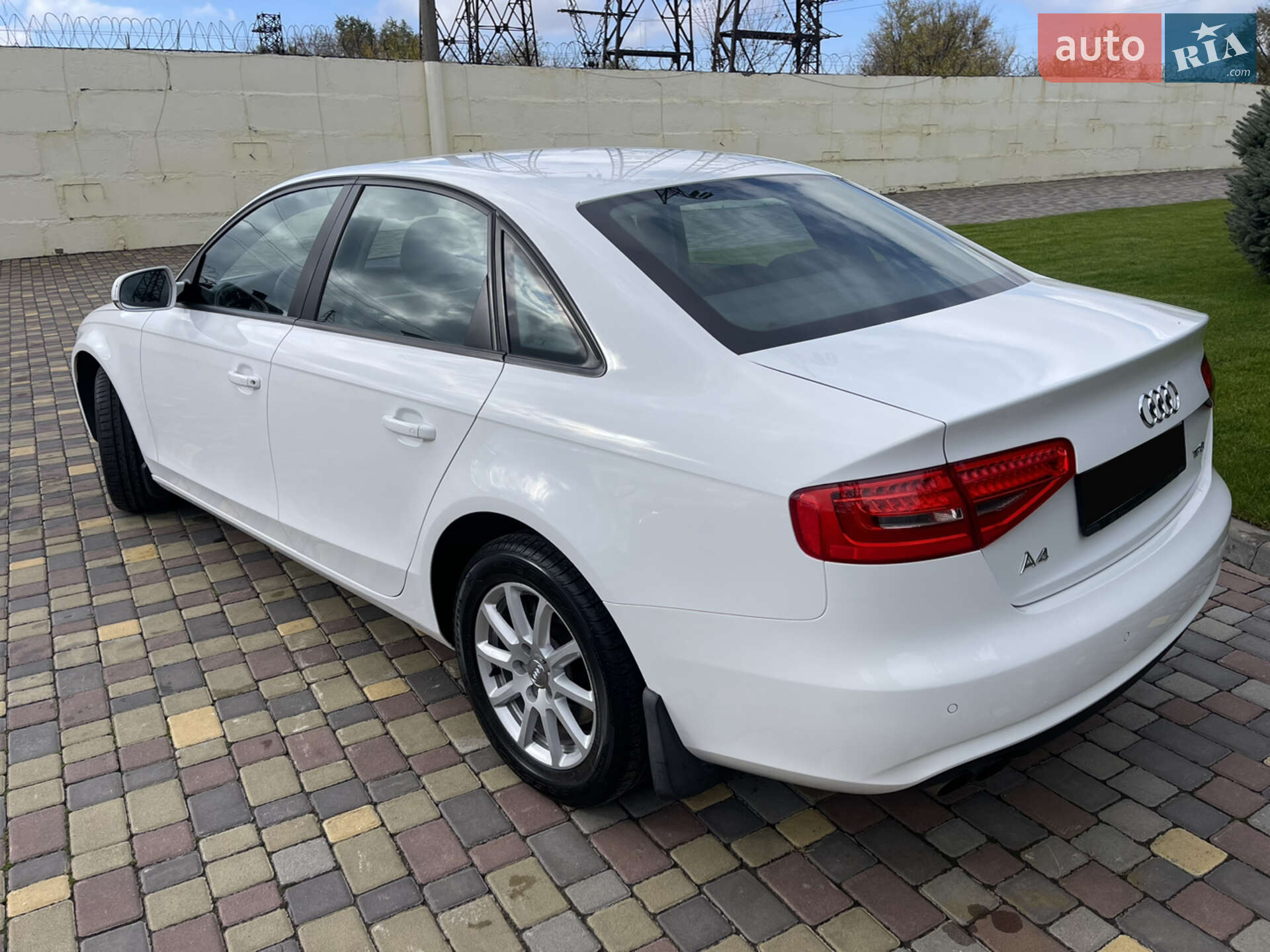 Audi A4 2012 VIN WAUZZZ8K1DN000652 фото оголошення 12 з 44