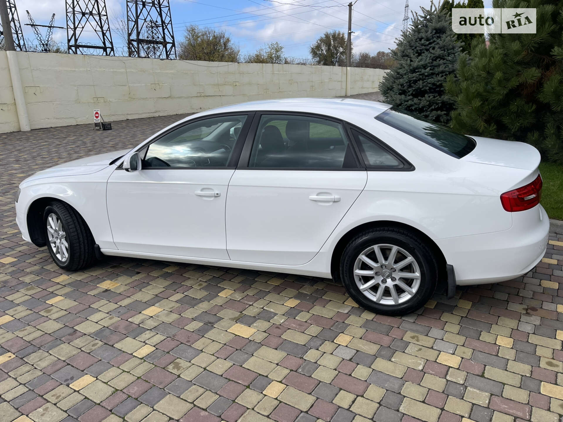 Audi A4 2012 VIN WAUZZZ8K1DN000652 фото оголошення 8 з 44