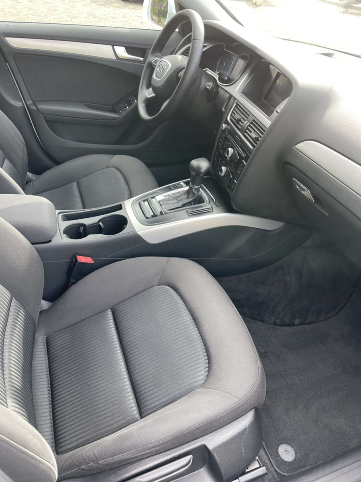 Audi A4 2012 VIN WAUZZZ8K1DN000652 фото оголошення 20 з 44