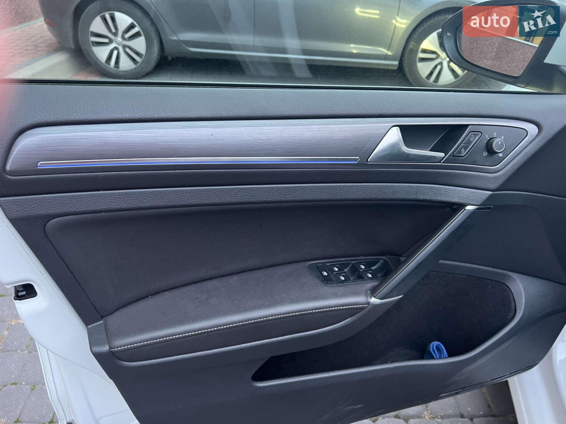 Volkswagen e-Golf 2020 VIN WVWZZZAUZLW919300 фото оголошення 21 з 34