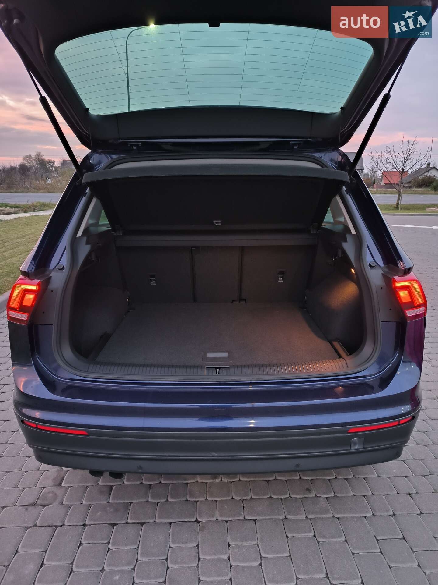 Volkswagen Tiguan 2019 VIN WVGZZZ5NZKW365999 фото оголошення 12 з 12