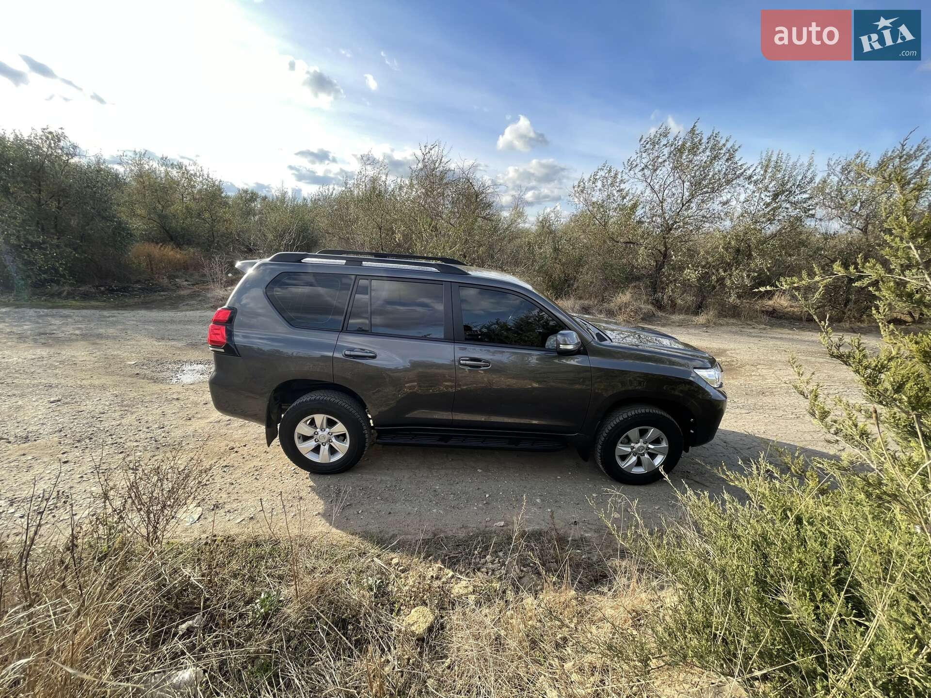 Toyota Land Cruiser Prado 2019 VIN JTEBX3FJ30K313811 фото оголошення 34 з 40