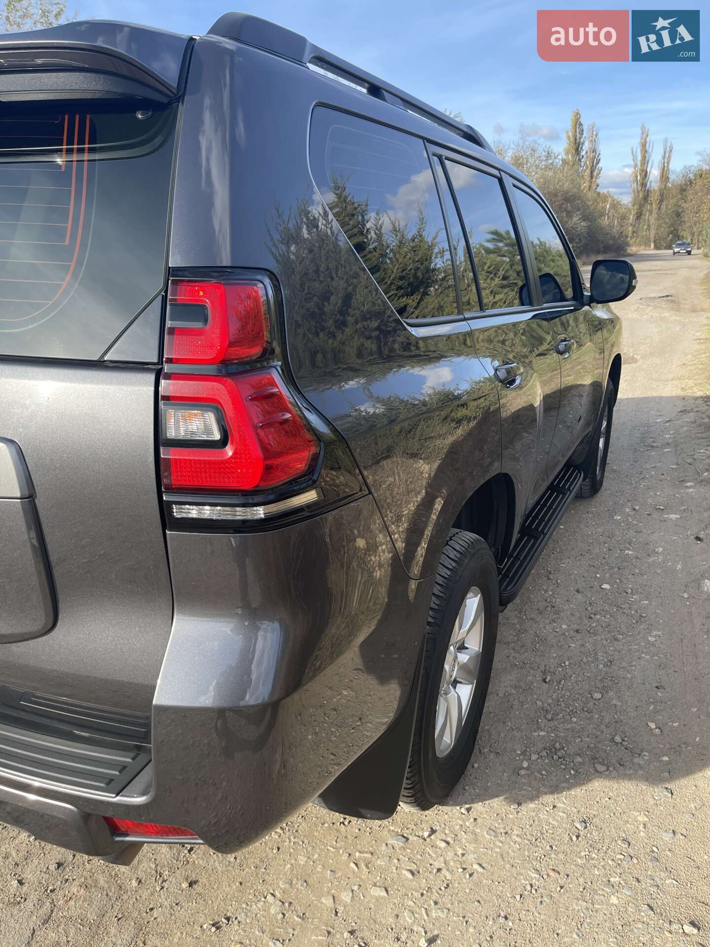 Toyota Land Cruiser Prado 2019 VIN JTEBX3FJ30K313811 фото оголошення 5 з 40