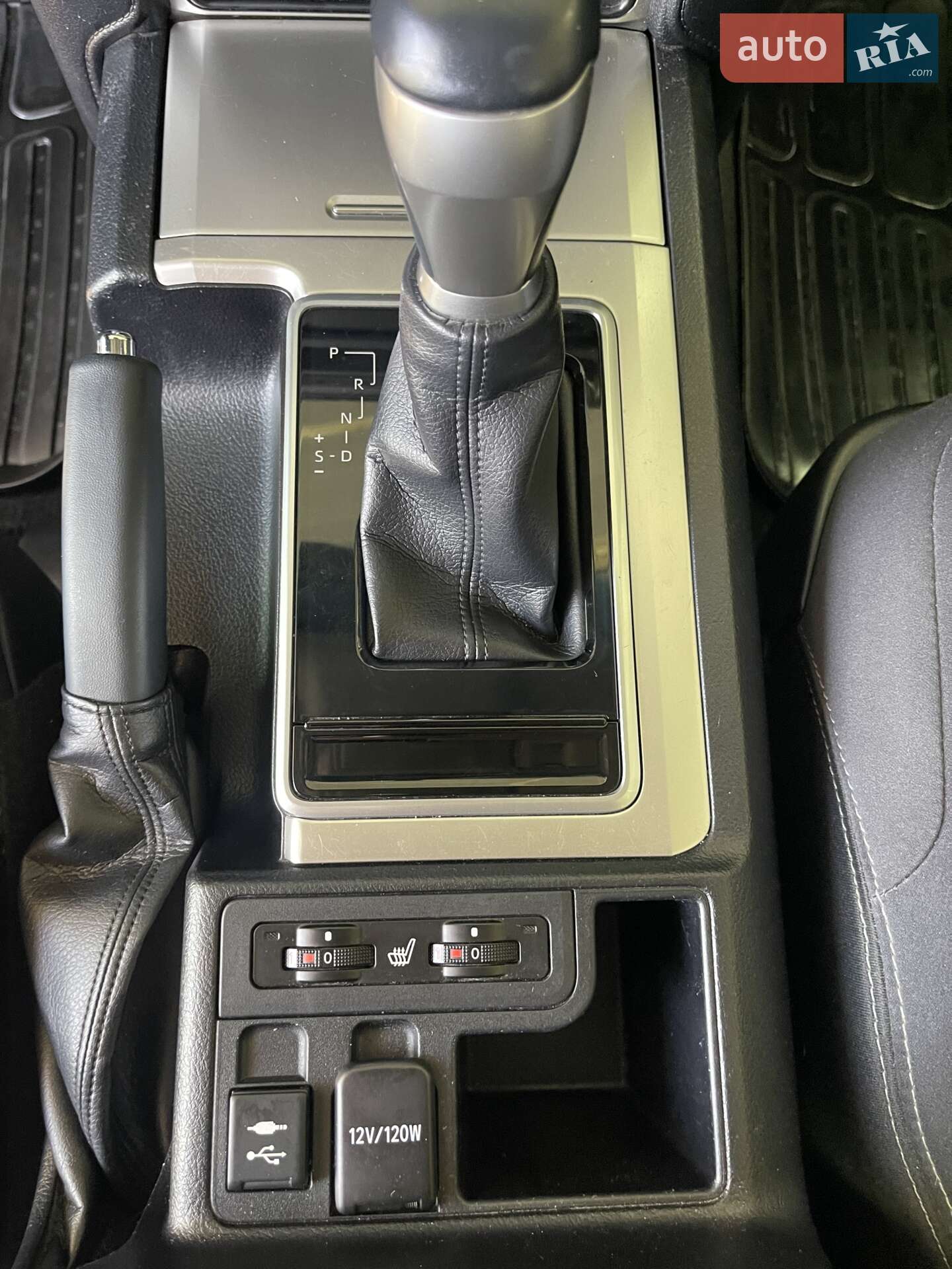 Toyota Land Cruiser Prado 2019 VIN JTEBX3FJ30K313811 фото оголошення 17 з 40