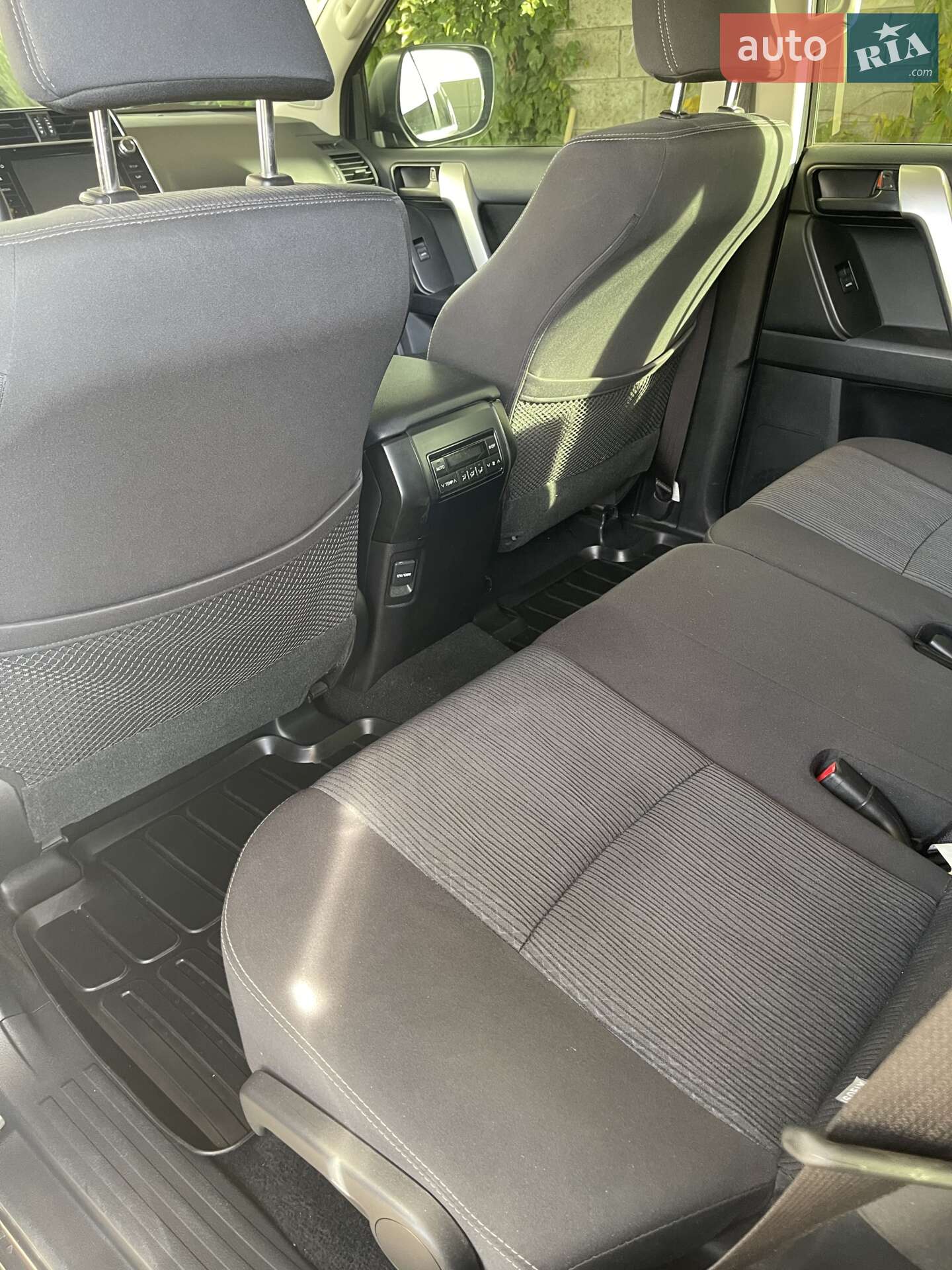 Toyota Land Cruiser Prado 2019 VIN JTEBX3FJ30K313811 фото оголошення 18 з 40