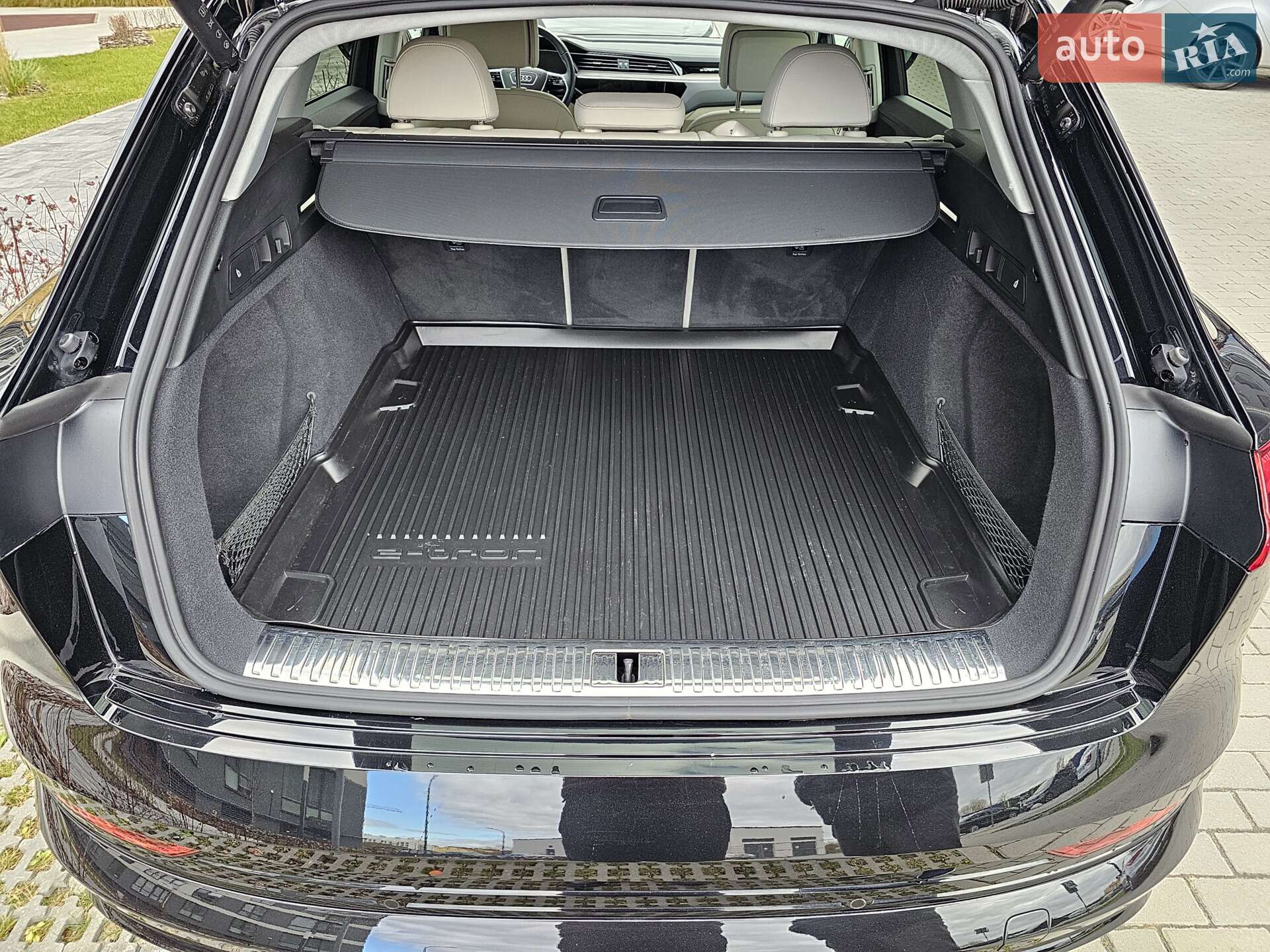 Audi e-tron 2021 VIN WA1LAAGE2NB011136 фото оголошення 7 з 37