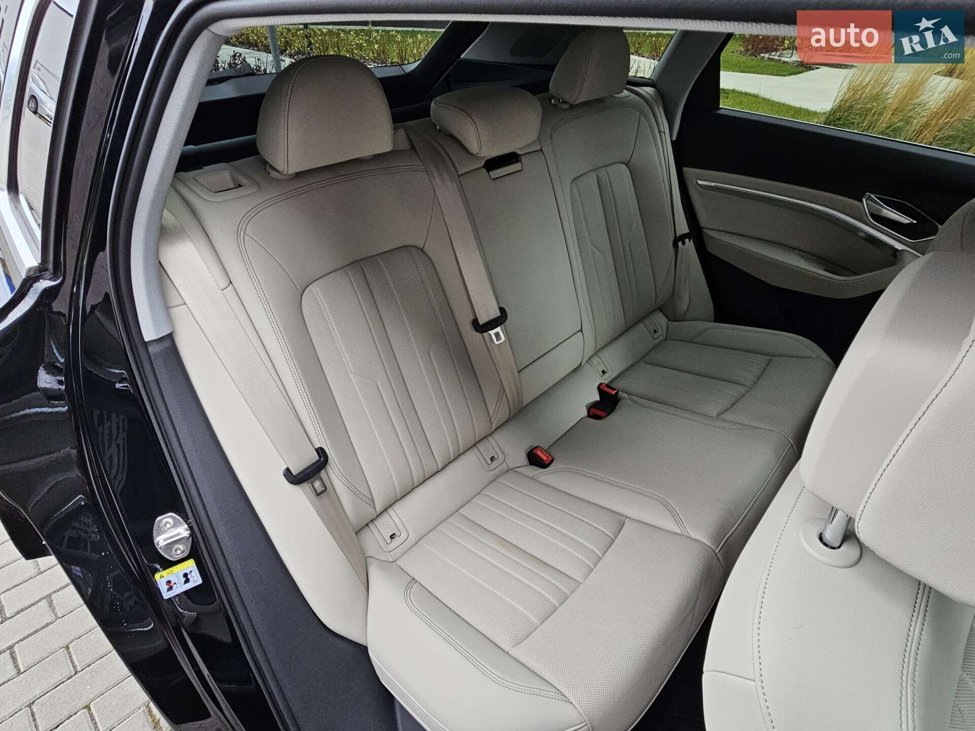 Audi e-tron 2021 VIN WA1LAAGE2NB011136 фото оголошення 13 з 37